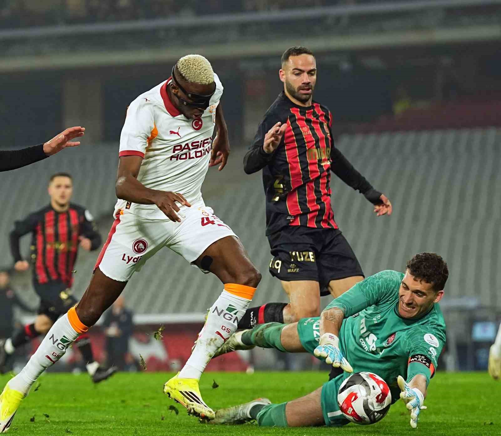 Trendyol Süper Lig: Fatih Karagümrük: 1 - Galatasaray: 3 (Maç sonucu)
Trendyol Süper Lig: Fatih Karagümrük: 1 - Galatasaray: 3 (Maç sonucu)