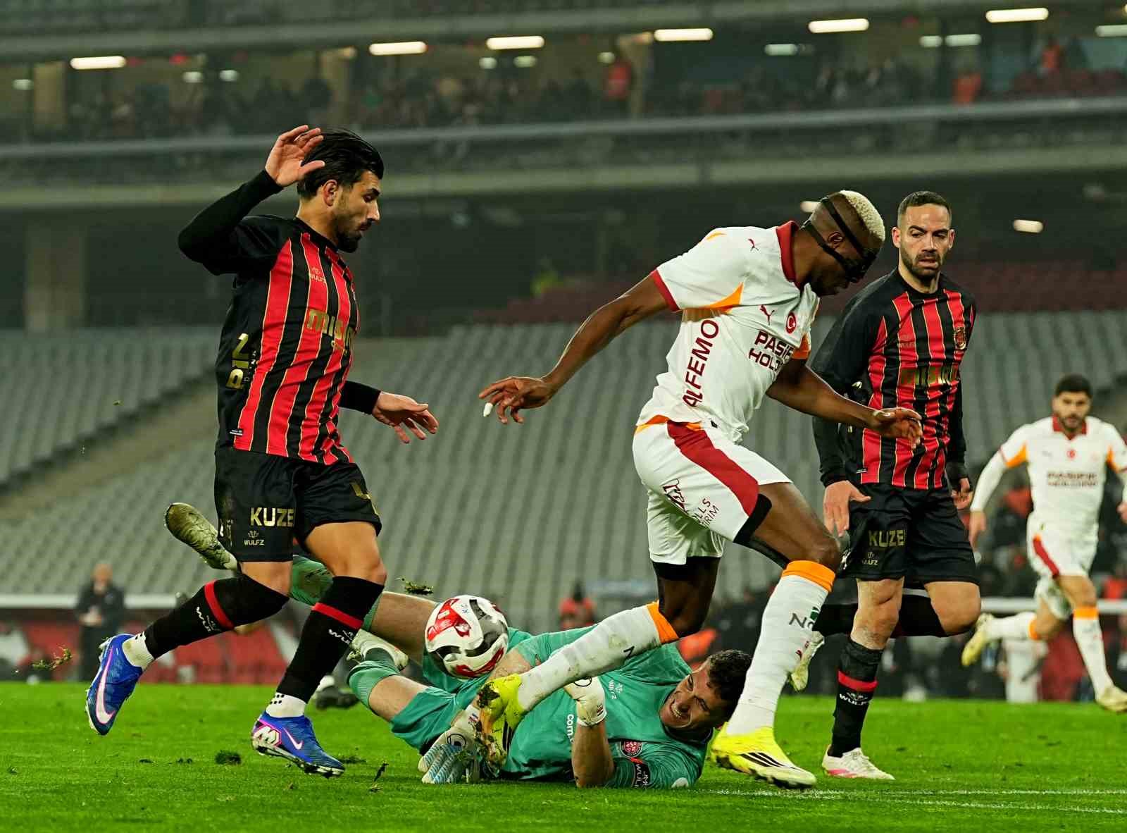 Trendyol Süper Lig: Fatih Karagümrük: 1 - Galatasaray: 3 (Maç sonucu)
Trendyol Süper Lig: Fatih Karagümrük: 1 - Galatasaray: 3 (Maç sonucu)