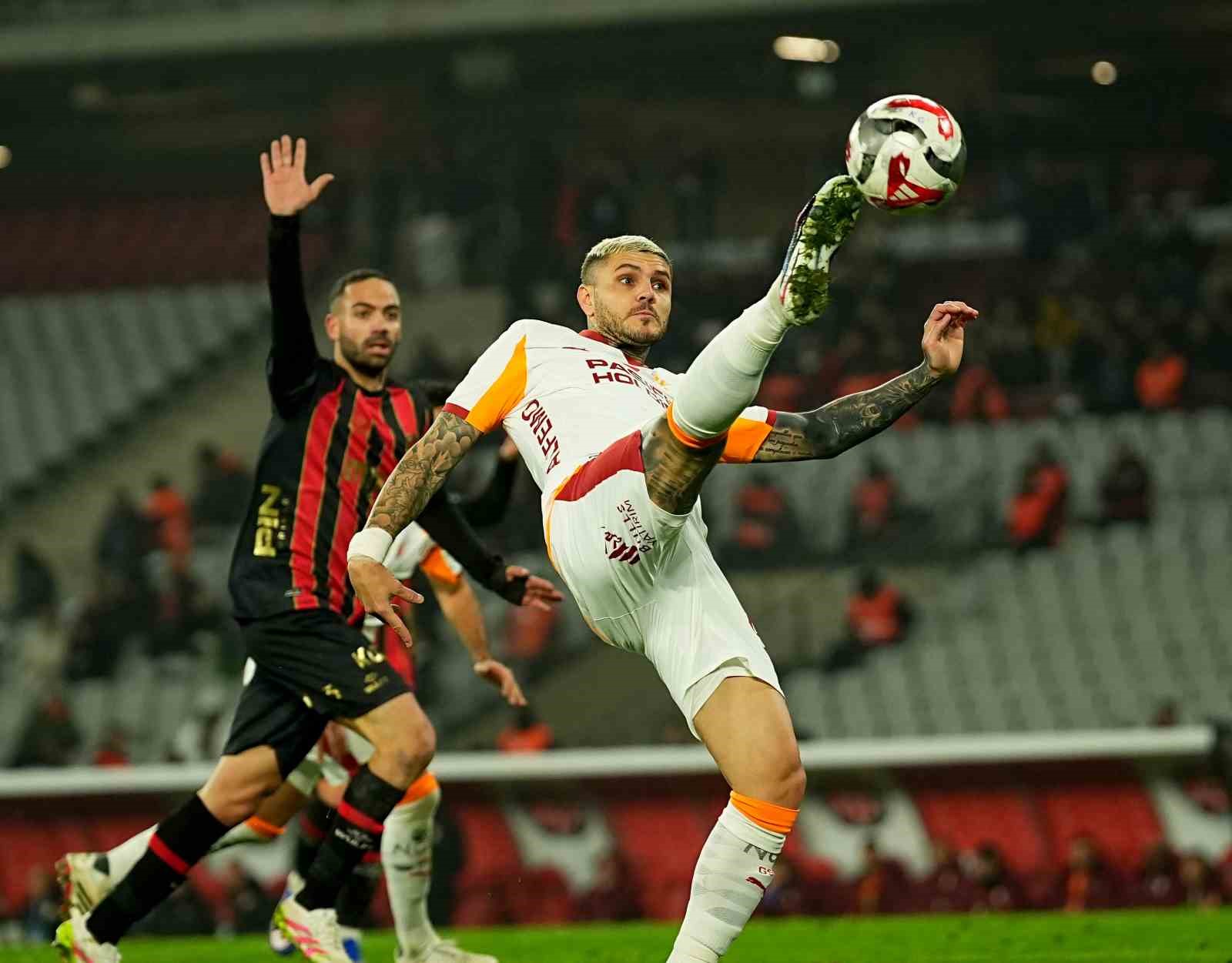 Trendyol Süper Lig: Fatih Karagümrük: 1 - Galatasaray: 3 (Maç sonucu)
Trendyol Süper Lig: Fatih Karagümrük: 1 - Galatasaray: 3 (Maç sonucu)