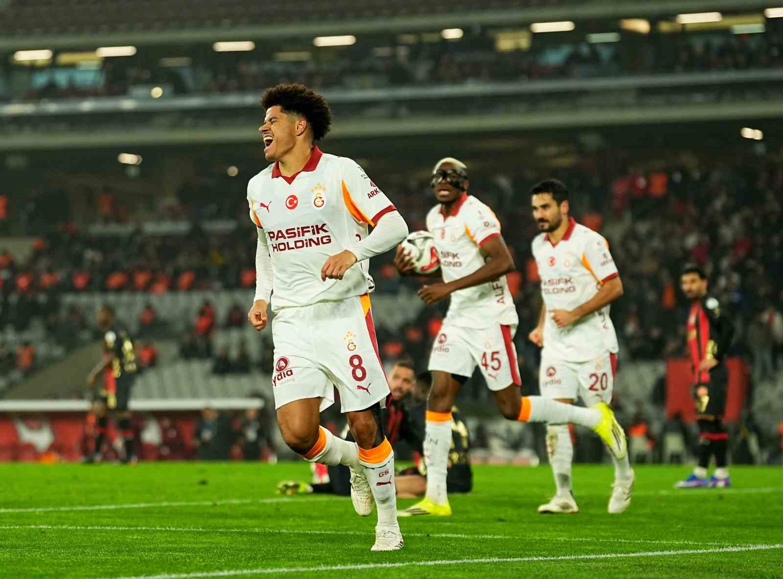 Trendyol Süper Lig: Fatih Karagümrük: 1 - Galatasaray: 3 (Maç sonucu)
Trendyol Süper Lig: Fatih Karagümrük: 1 - Galatasaray: 3 (Maç sonucu)