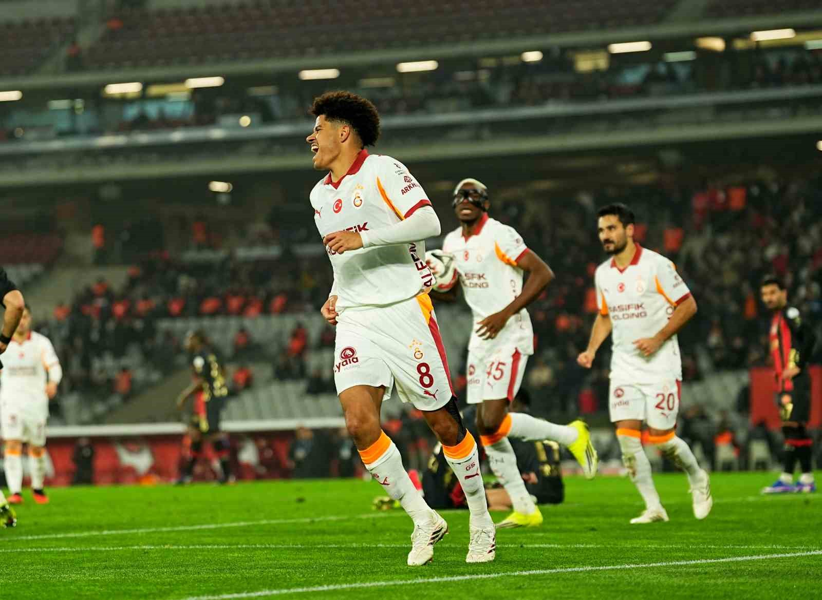 Trendyol Süper Lig: Fatih Karagümrük: 1 - Galatasaray: 3 (Maç sonucu)
Trendyol Süper Lig: Fatih Karagümrük: 1 - Galatasaray: 3 (Maç sonucu)