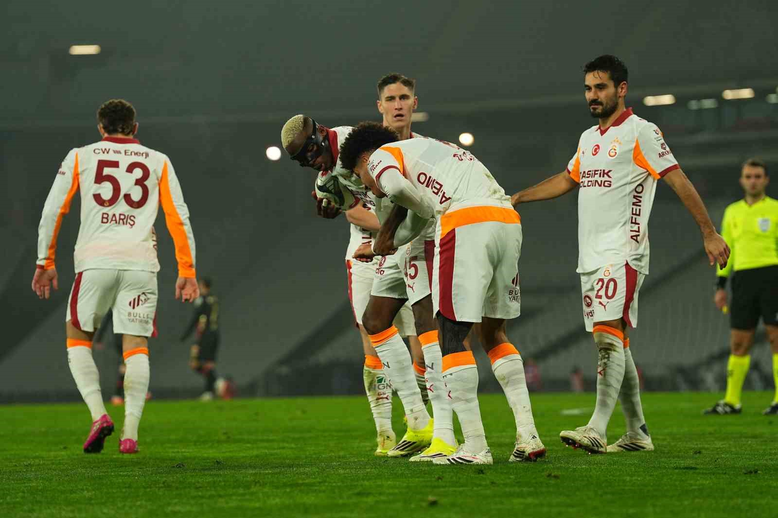 Trendyol Süper Lig: Fatih Karagümrük: 1 - Galatasaray: 3 (Maç sonucu)
Trendyol Süper Lig: Fatih Karagümrük: 1 - Galatasaray: 3 (Maç sonucu)