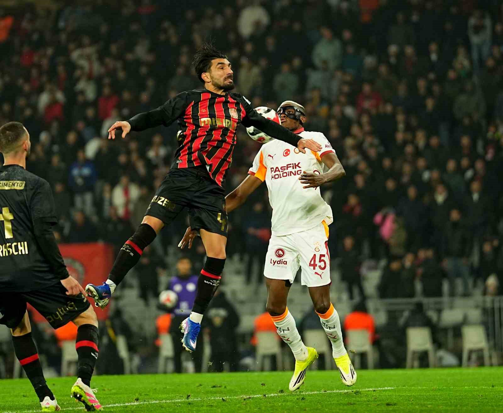 Trendyol Süper Lig: Fatih Karagümrük: 1 - Galatasaray: 3 (Maç sonucu)
Trendyol Süper Lig: Fatih Karagümrük: 1 - Galatasaray: 3 (Maç sonucu)