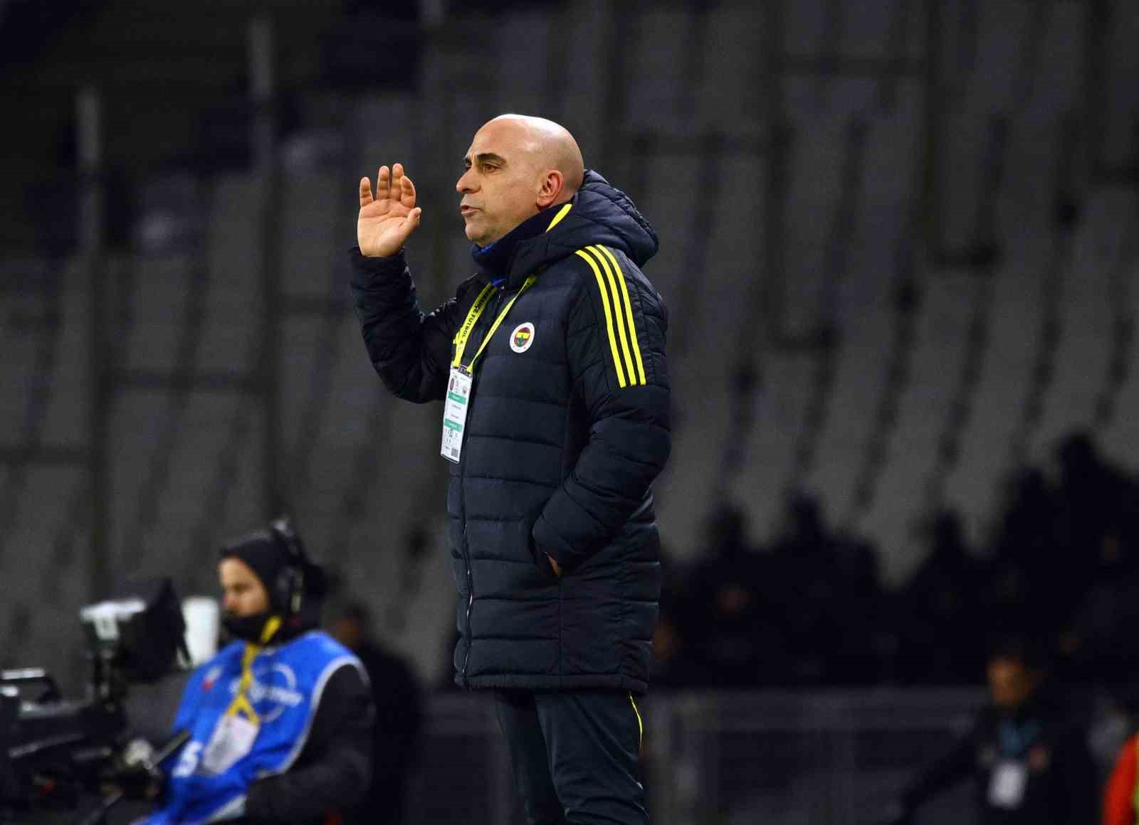 Trendyol Süper Lig: Fatih Karagümrük: 2 - Fenerbahçe: 0 (İlk yarı)
