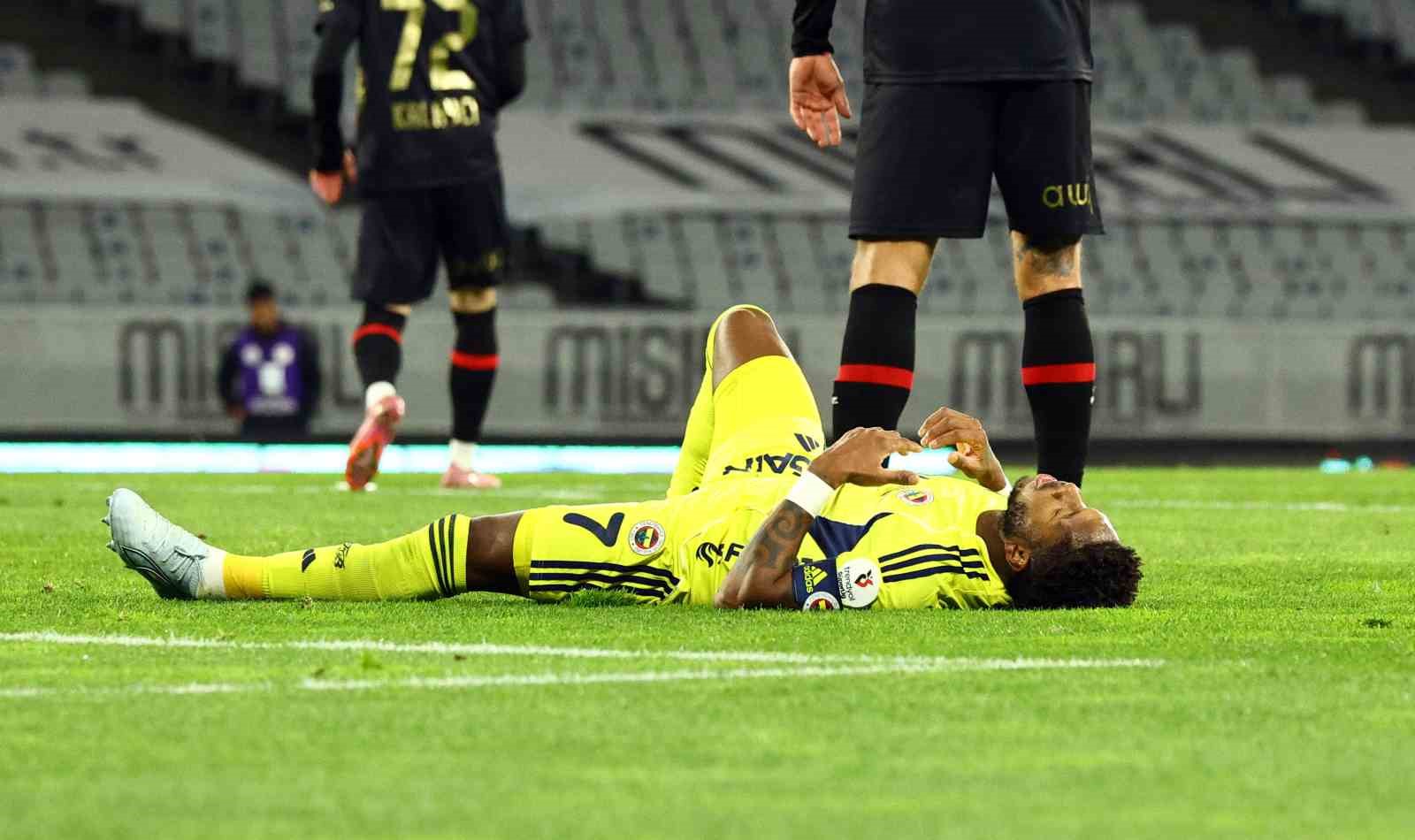 Trendyol Süper Lig: Fatih Karagümrük: 2 - Fenerbahçe: 0 (İlk yarı)
