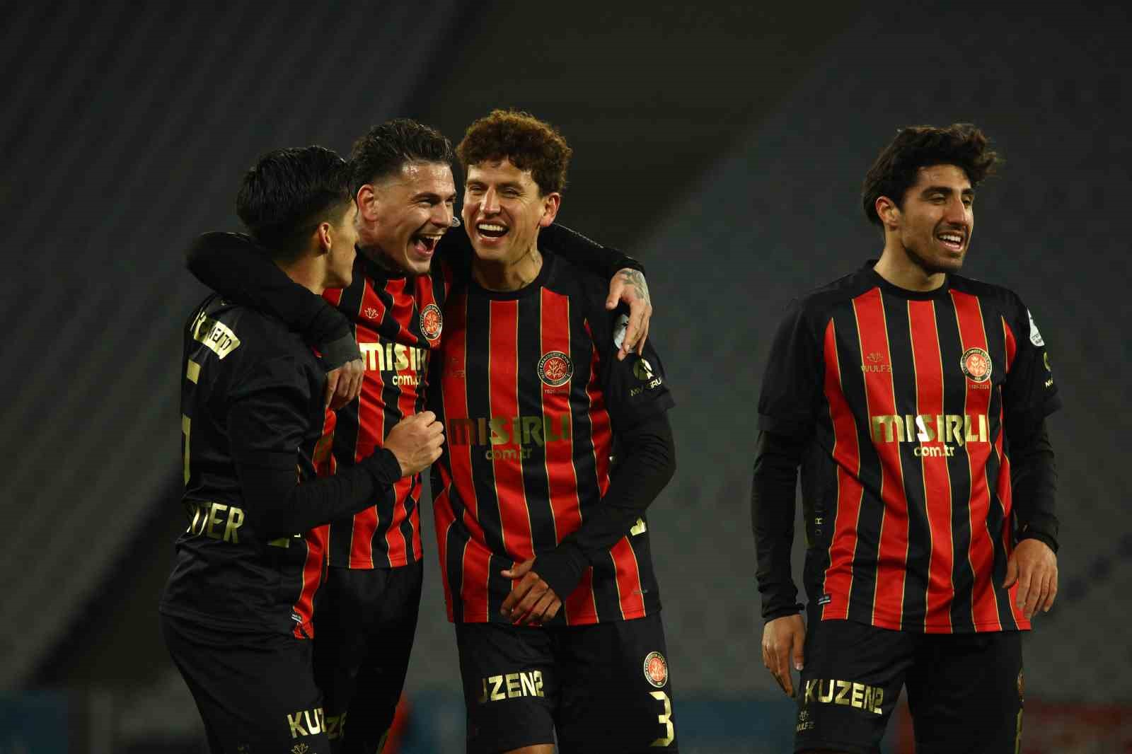 Trendyol Süper Lig: Fatih Karagümrük: 2 - Fenerbahçe: 0 (Maç sonucu)
