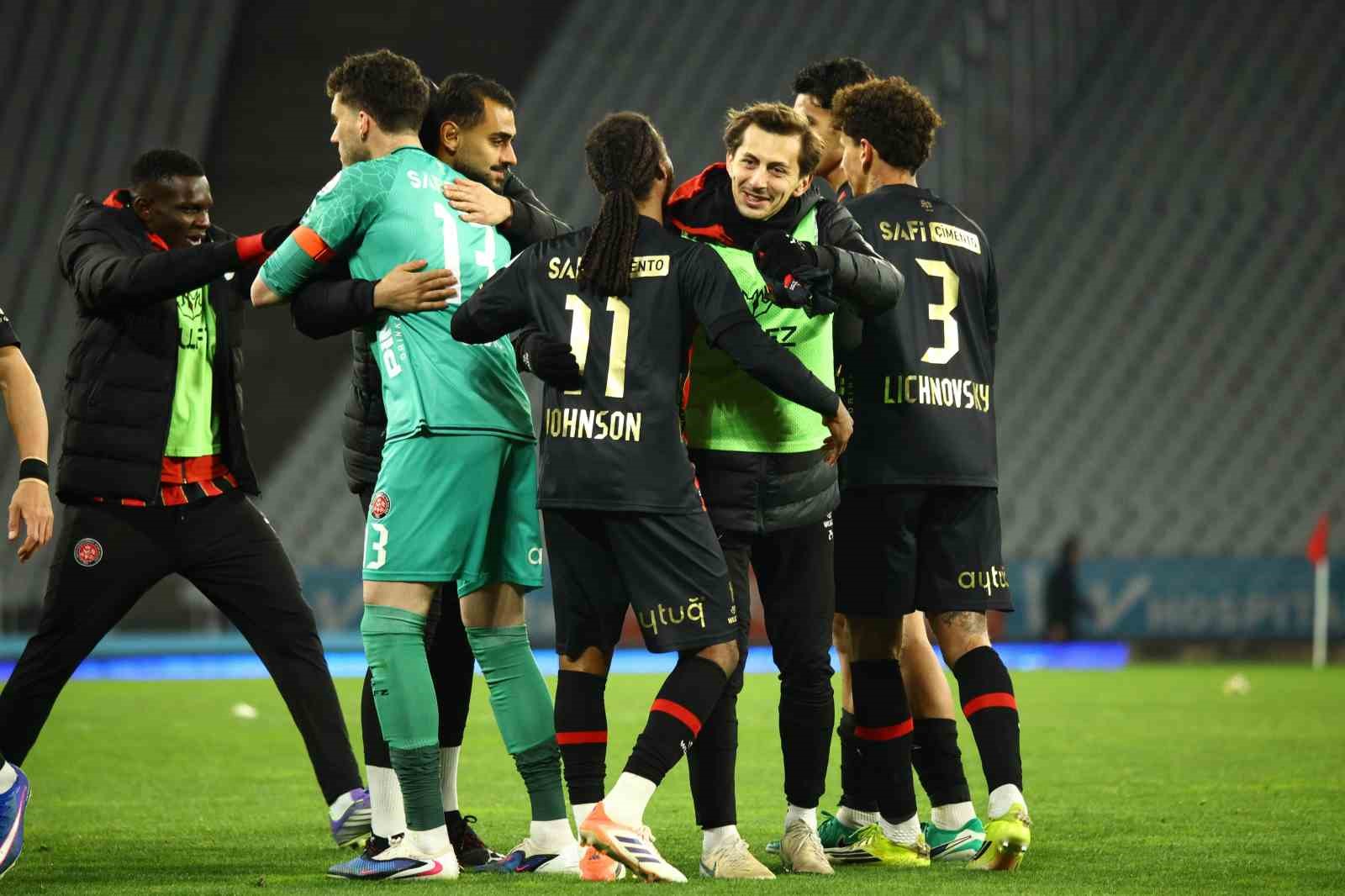 Trendyol Süper Lig: Fatih Karagümrük: 2 - Fenerbahçe: 0 (Maç sonucu)
