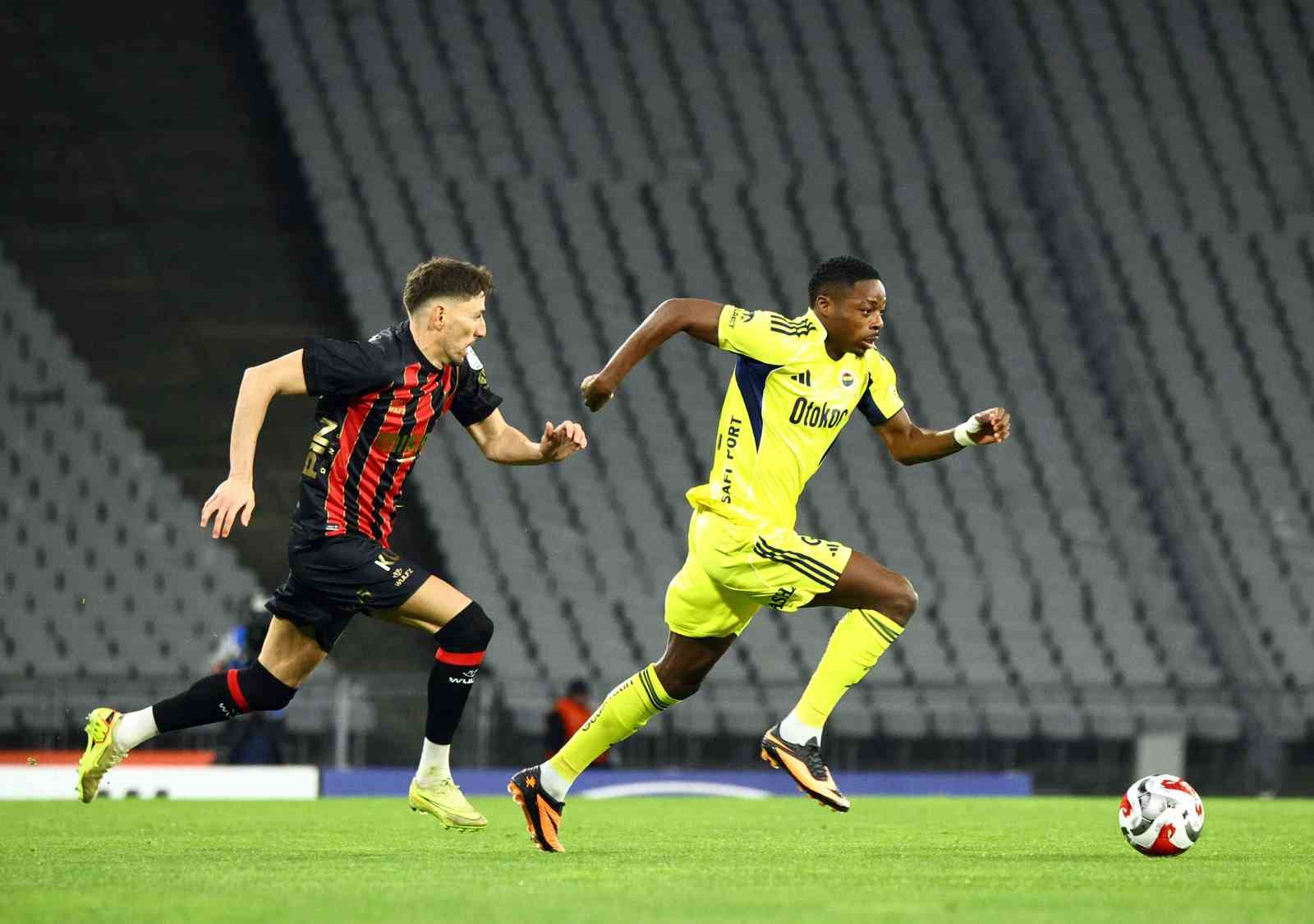 Trendyol Süper Lig: Fatih Karagümrük: 2 - Fenerbahçe: 0 (Maç sonucu)
