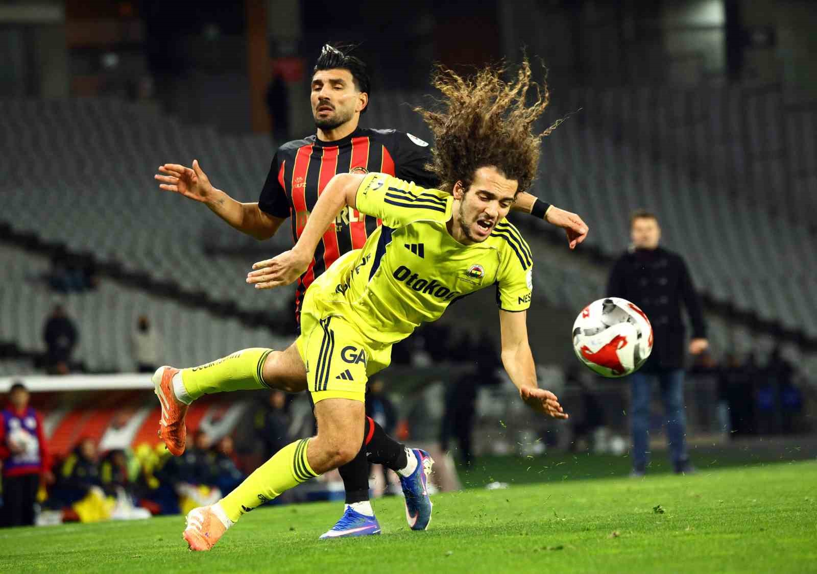 Trendyol Süper Lig: Fatih Karagümrük: 2 - Fenerbahçe: 0 (Maç sonucu)
