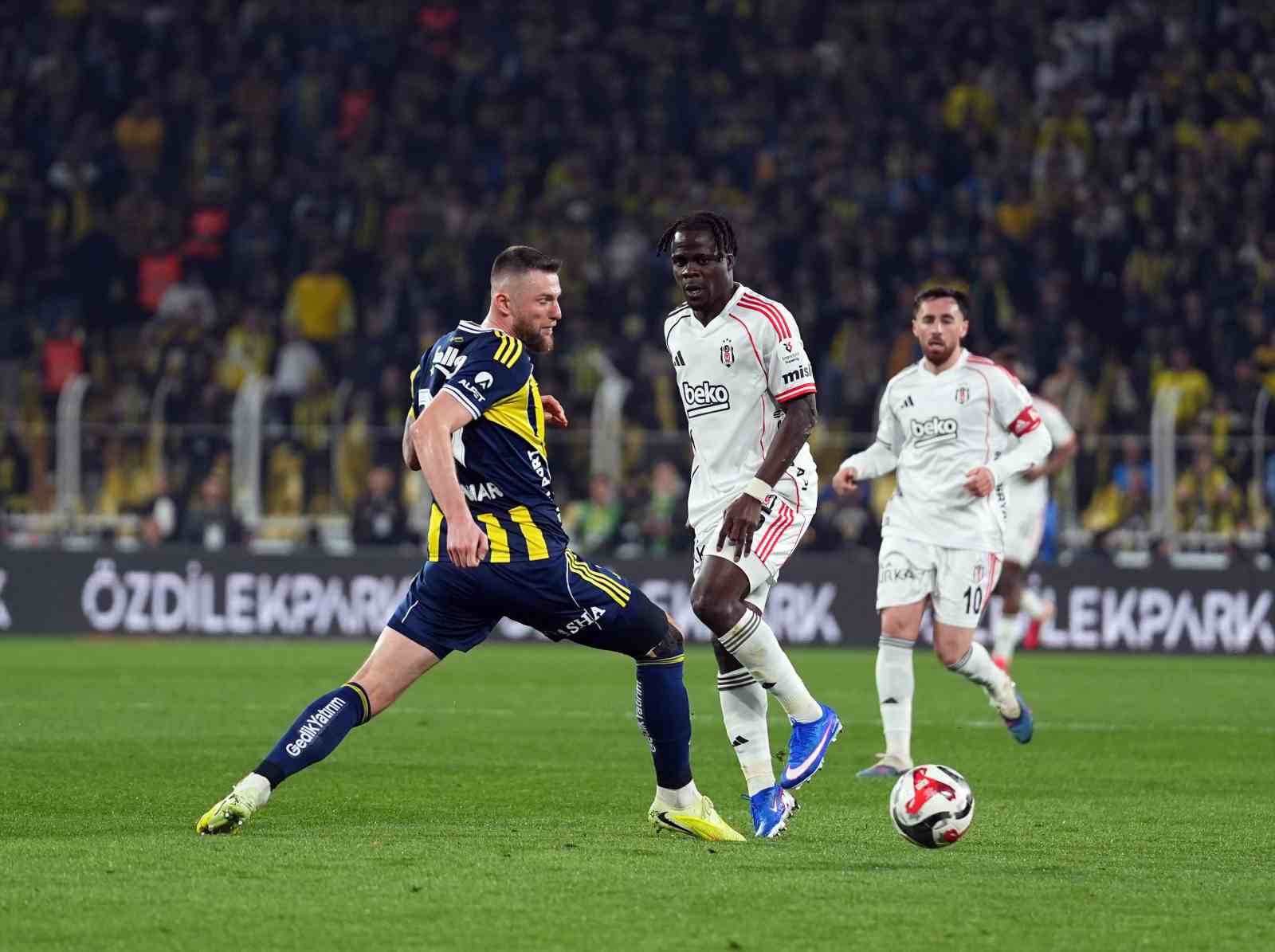 Trendyol Süper Lig: Fenerbahçe: 0 - Beşiktaş: 0 (İlk yarı)
