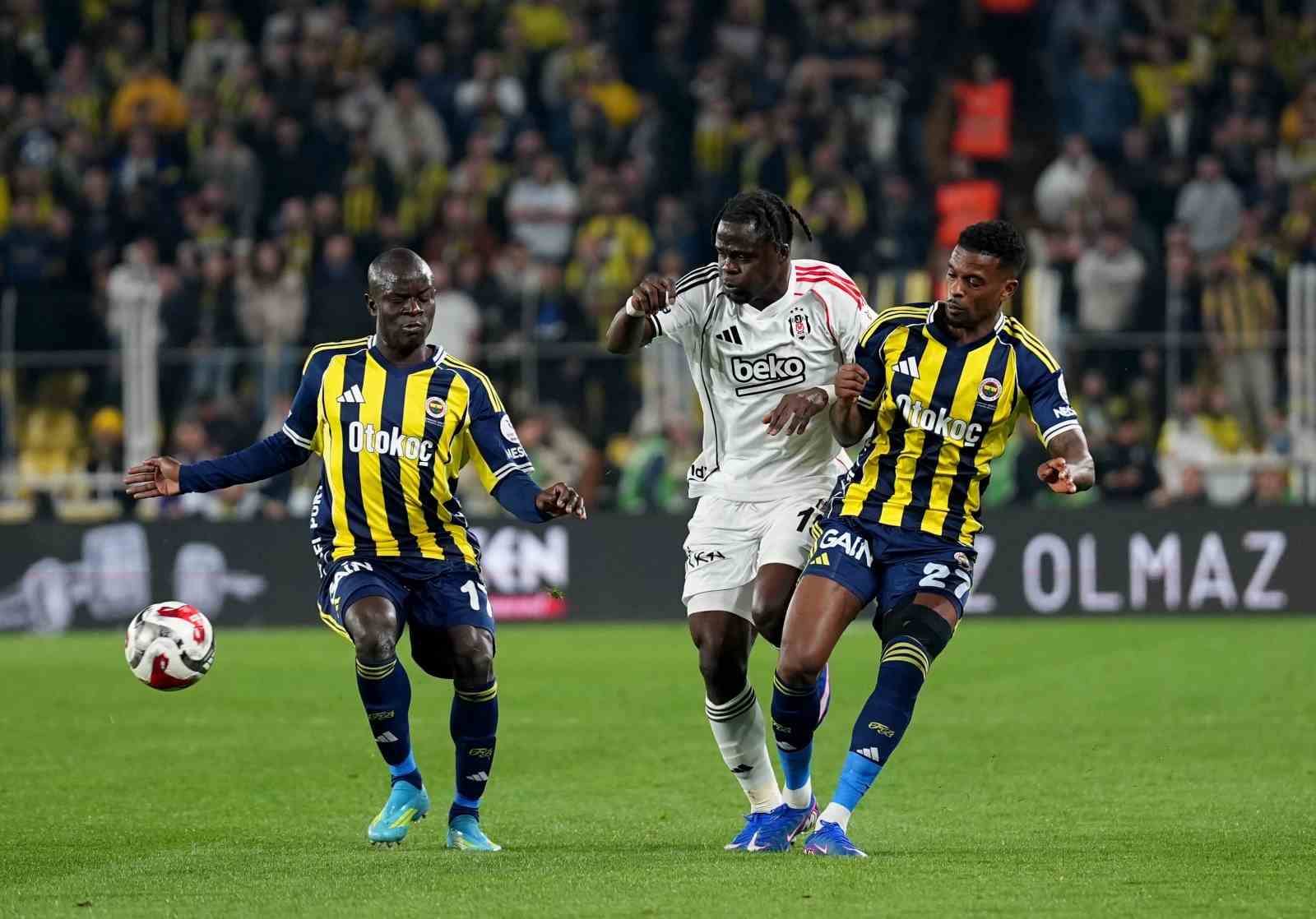 Trendyol Süper Lig: Fenerbahçe: 0 - Beşiktaş: 0 (İlk yarı)
