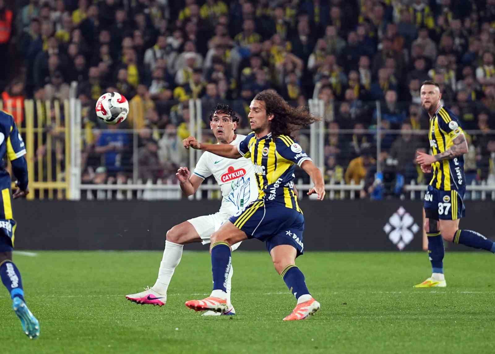 Trendyol Süper Lig: Fenerbahçe: 0 - Çaykur Rizespor: 0 (İlk yarı)
