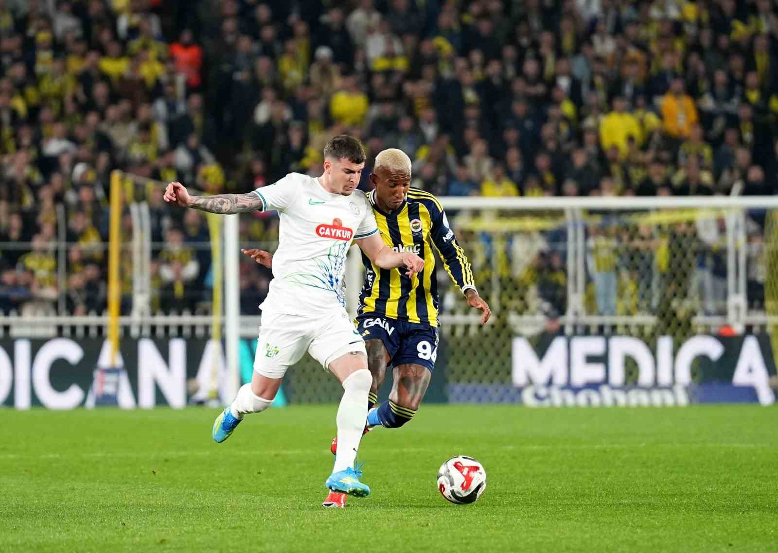 Trendyol Süper Lig: Fenerbahçe: 0 - Çaykur Rizespor: 0 (İlk yarı)
