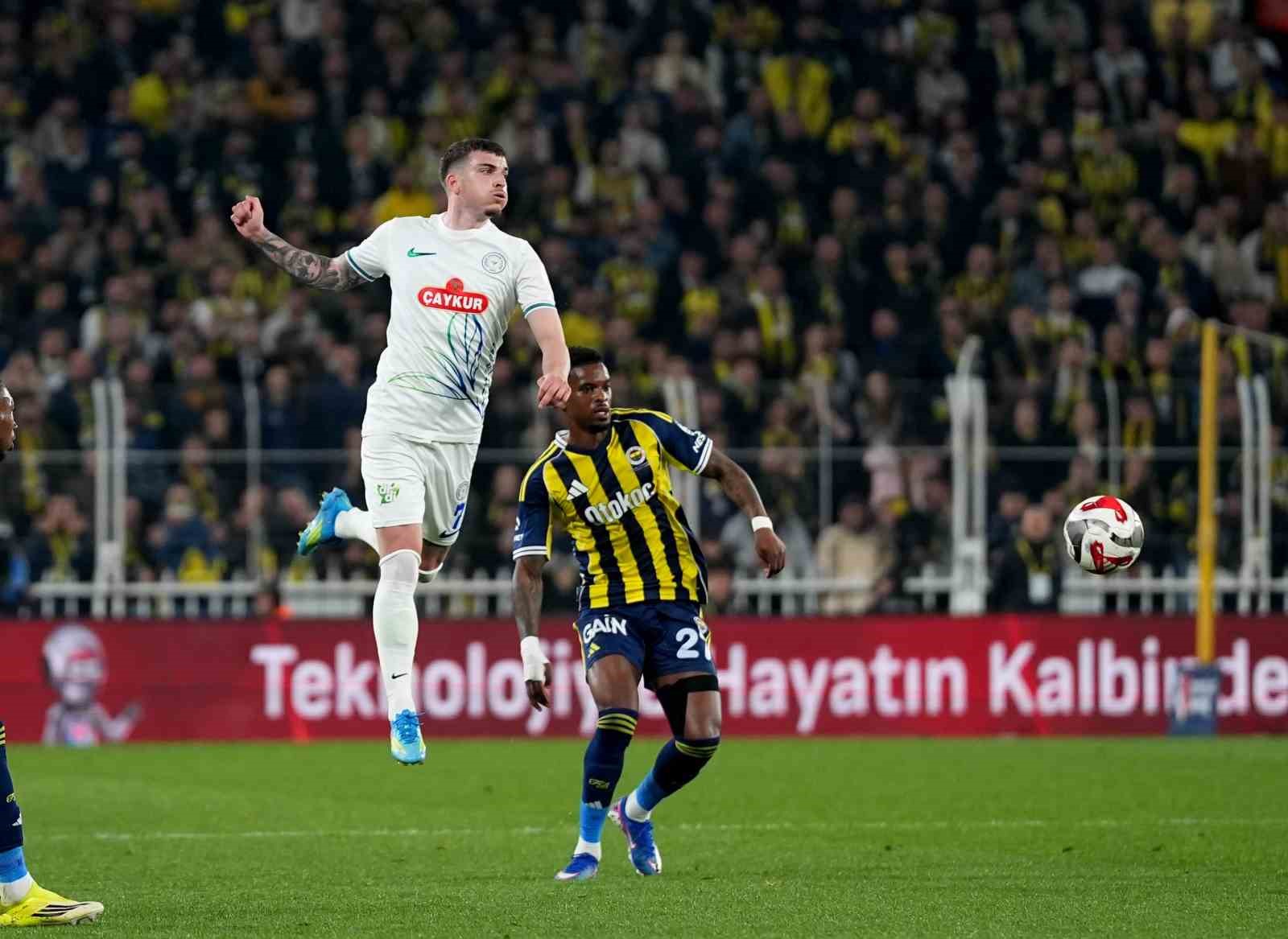 Trendyol Süper Lig: Fenerbahçe: 0 - Çaykur Rizespor: 0 (İlk yarı)
