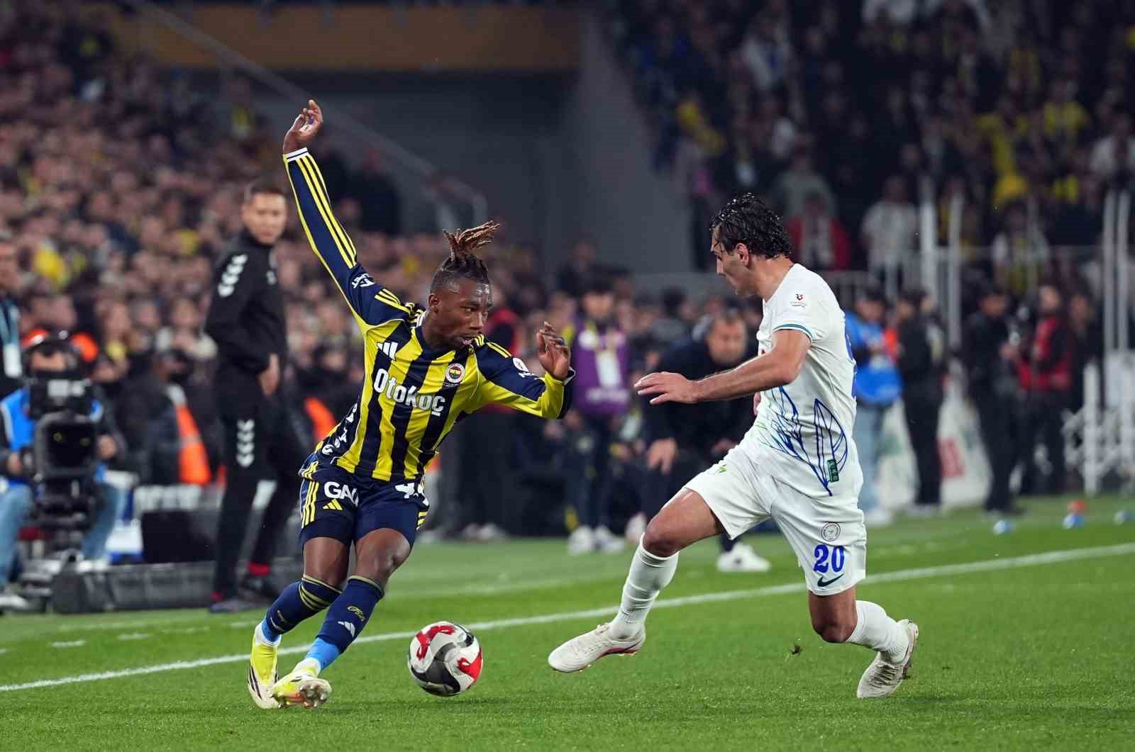 Trendyol Süper Lig: Fenerbahçe: 0 - Çaykur Rizespor: 0 (İlk yarı)
