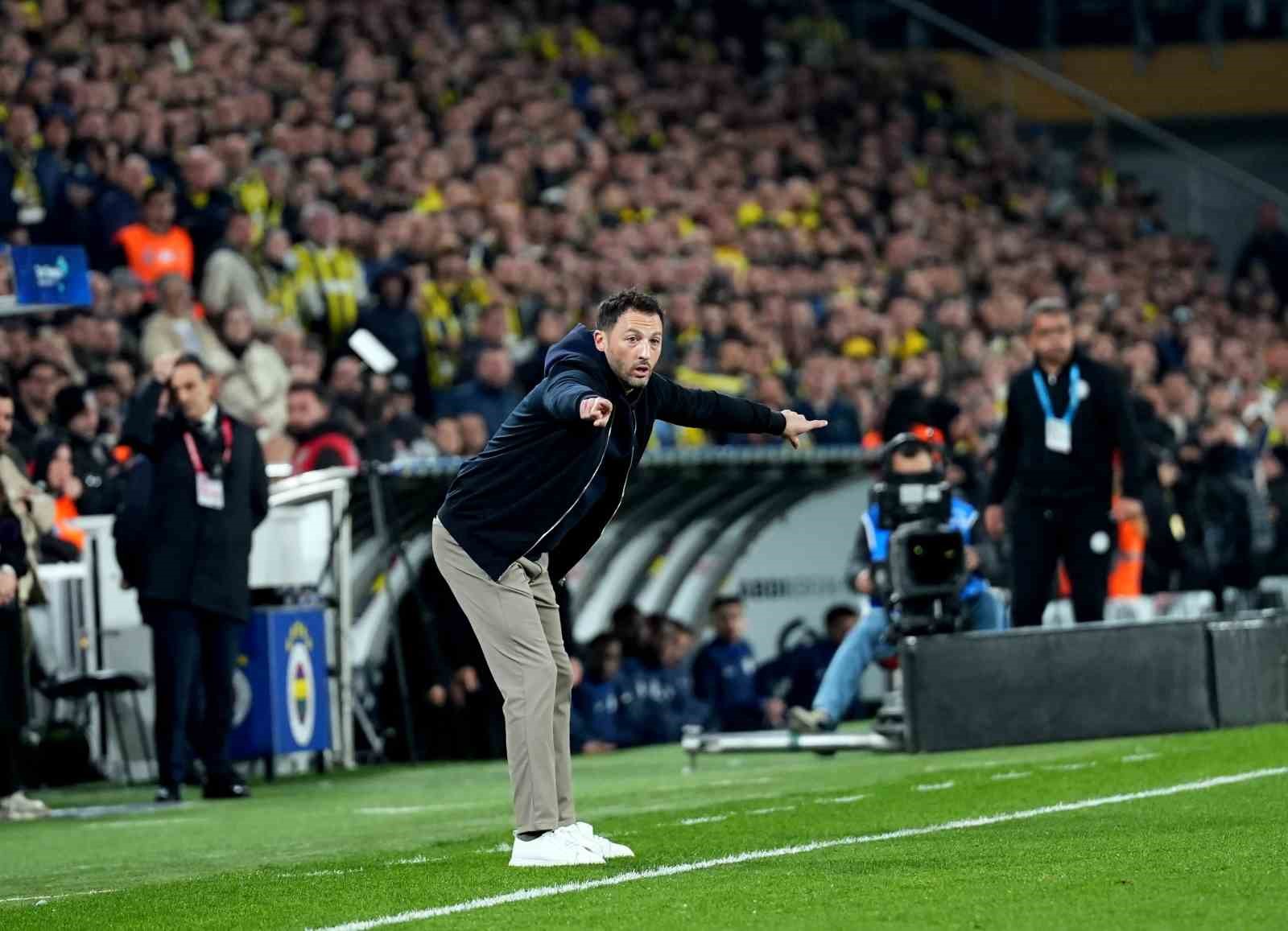 Trendyol Süper Lig: Fenerbahçe: 0 - Çaykur Rizespor: 0 (İlk yarı)
