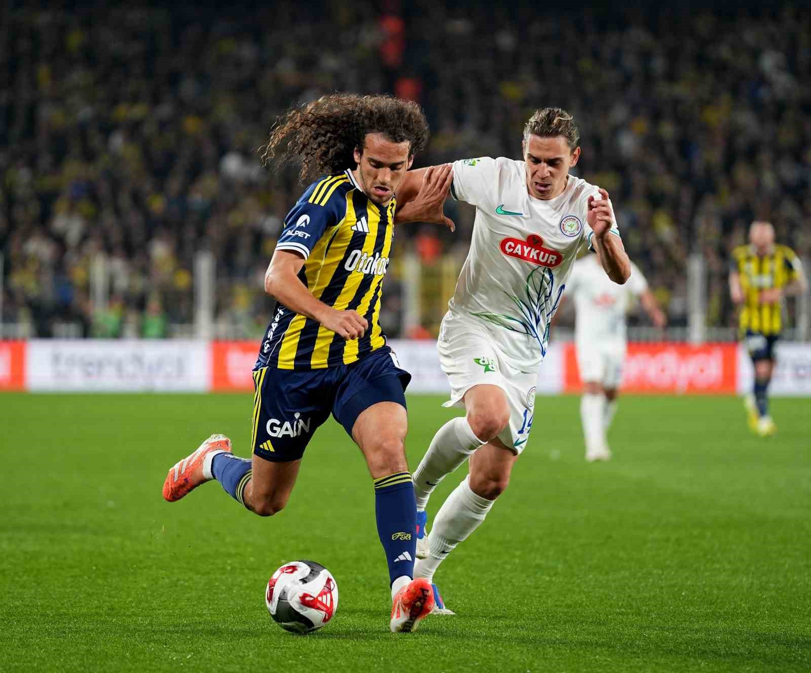 Trendyol Süper Lig: Fenerbahçe: 0 - Çaykur Rizespor: 0 (İlk yarı)
