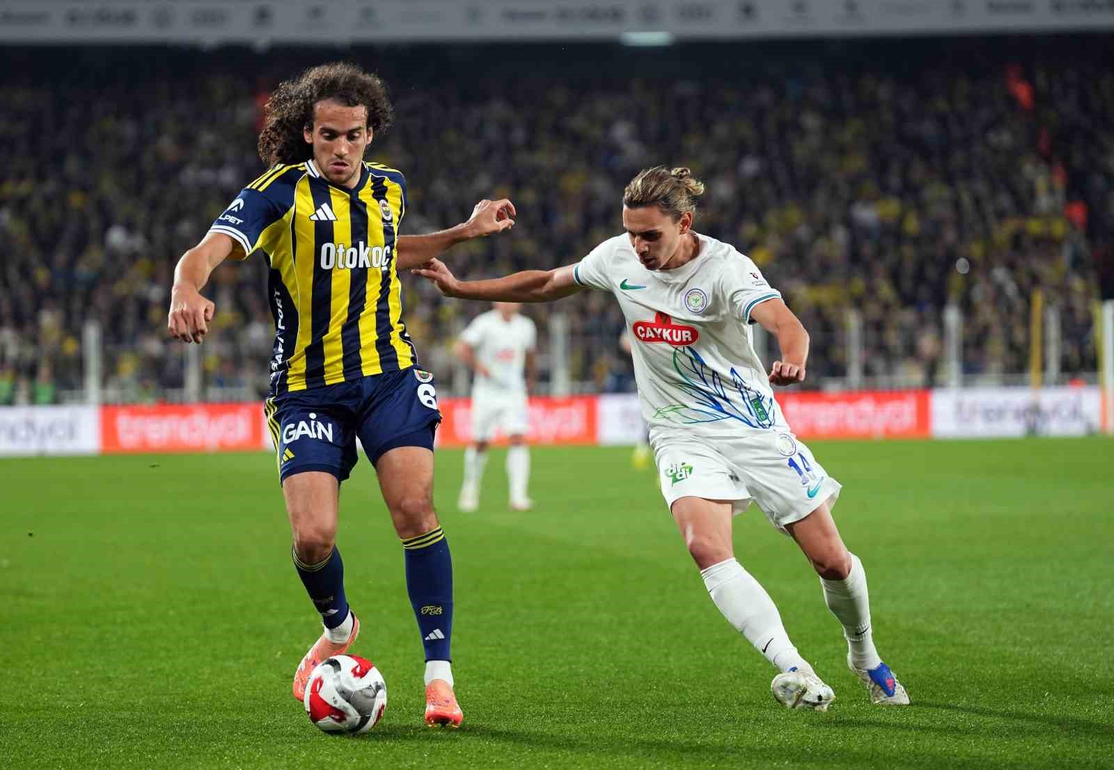 Trendyol Süper Lig: Fenerbahçe: 0 - Çaykur Rizespor: 0 (İlk yarı)
