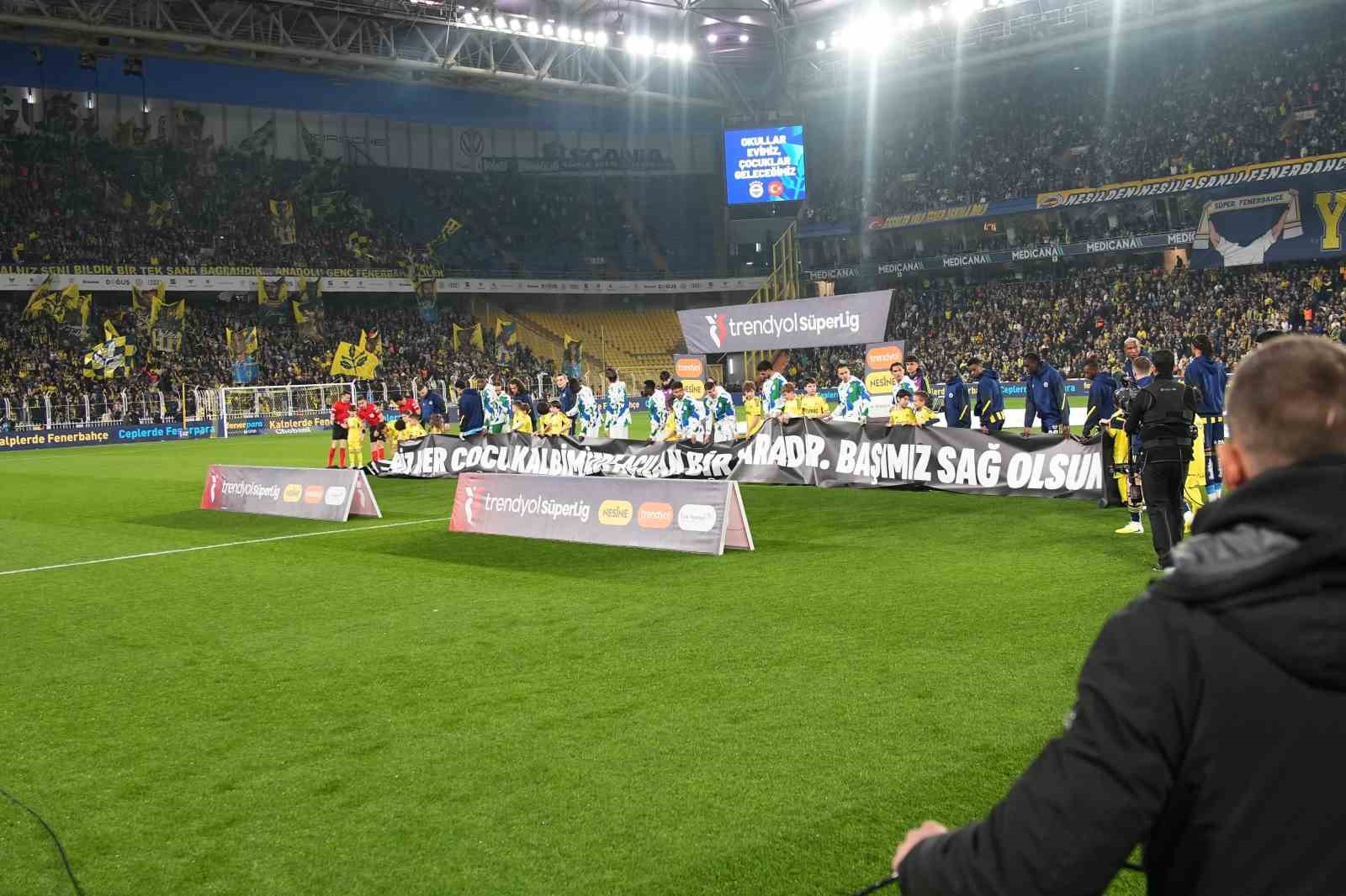 Trendyol Süper Lig: Fenerbahçe: 0 - Çaykur Rizespor: 0 (Maç devam ediyor)
