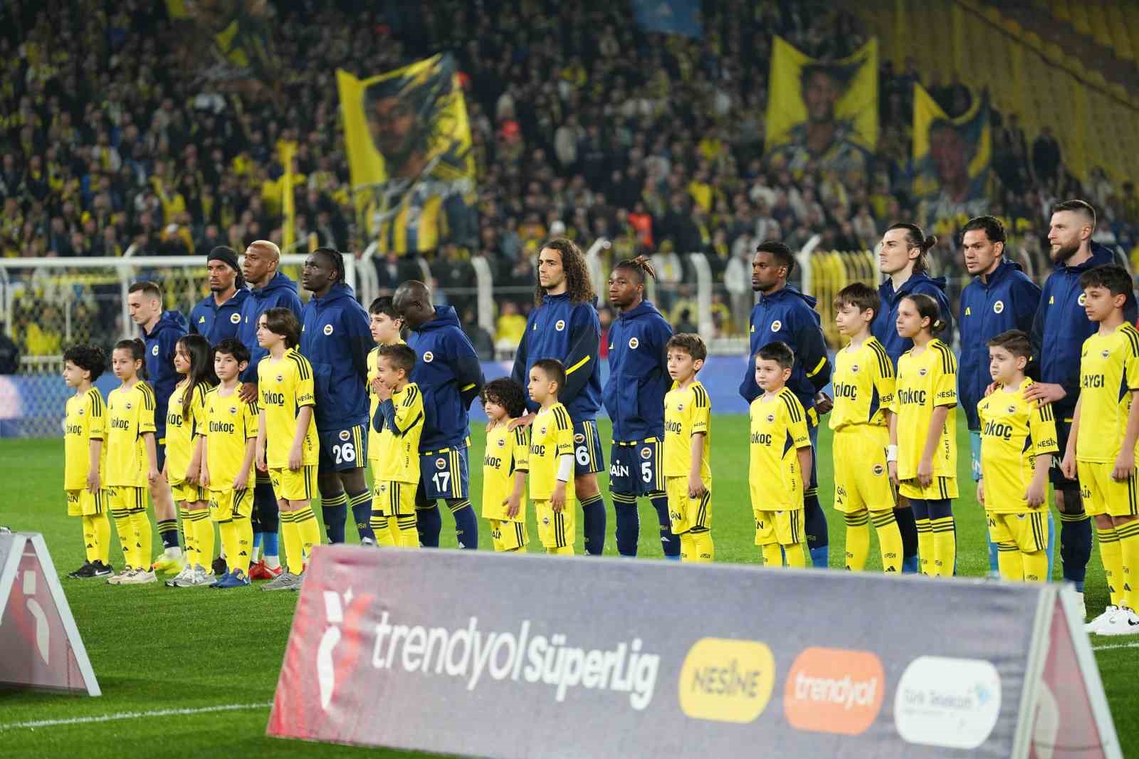 Trendyol Süper Lig: Fenerbahçe: 0 - Çaykur Rizespor: 0 (Maç devam ediyor)
