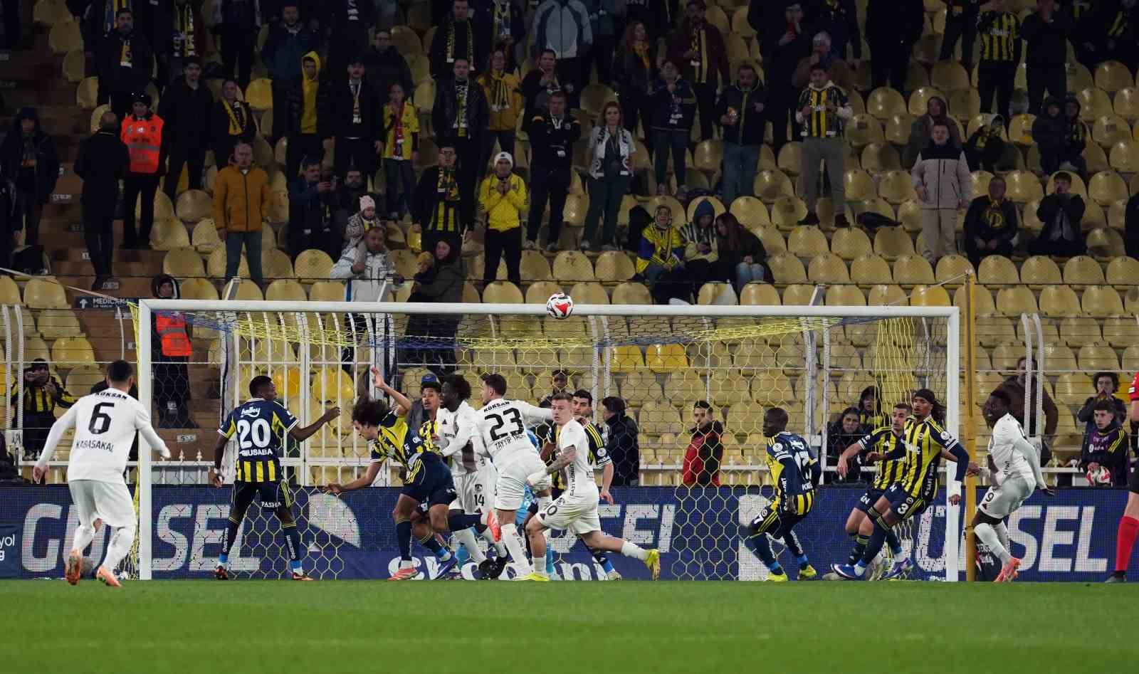 Trendyol Süper Lig: Fenerbahçe: 0 - Gaziantep FK: 0 (Maç devam ediyor)
