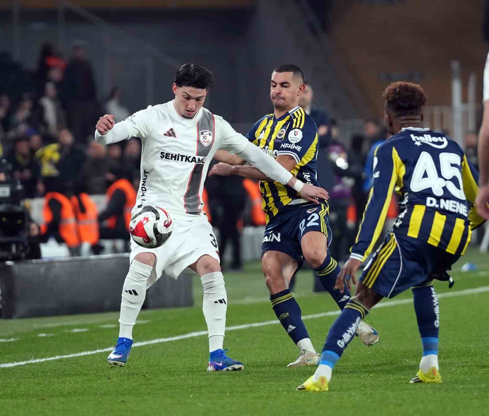Trendyol Süper Lig: Fenerbahçe: 0 - Gaziantep FK: 0 (Maç devam ediyor)

