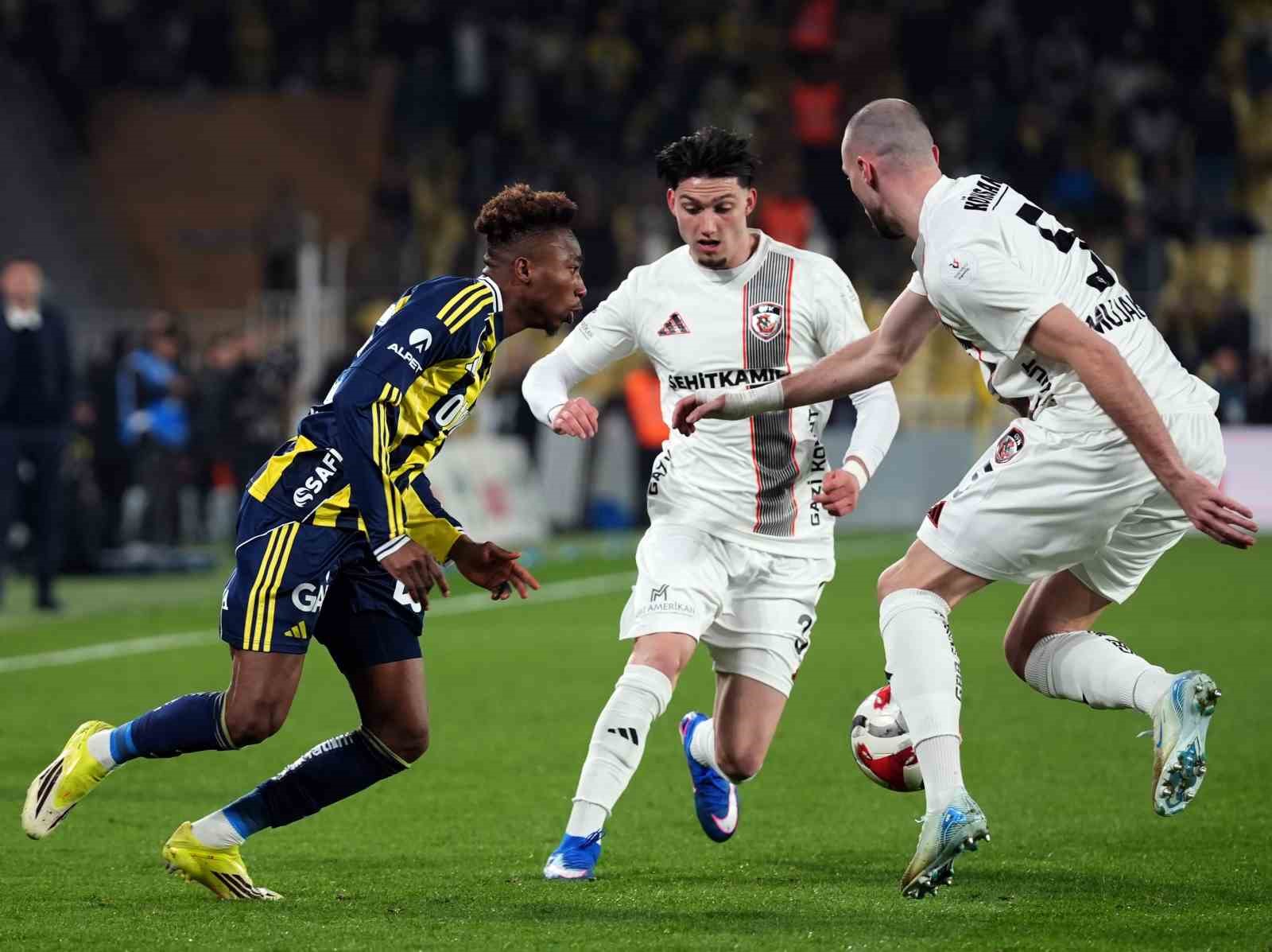 Trendyol Süper Lig: Fenerbahçe: 0 - Gaziantep FK: 0 (Maç devam ediyor)
