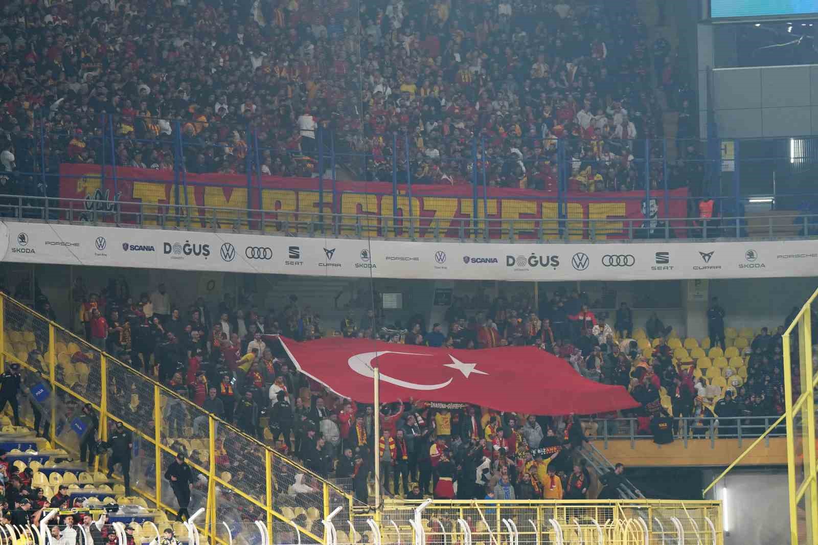 Trendyol Süper Lig: Fenerbahçe: 0 - Göztepe: 0 (Maç devam ediyor)
