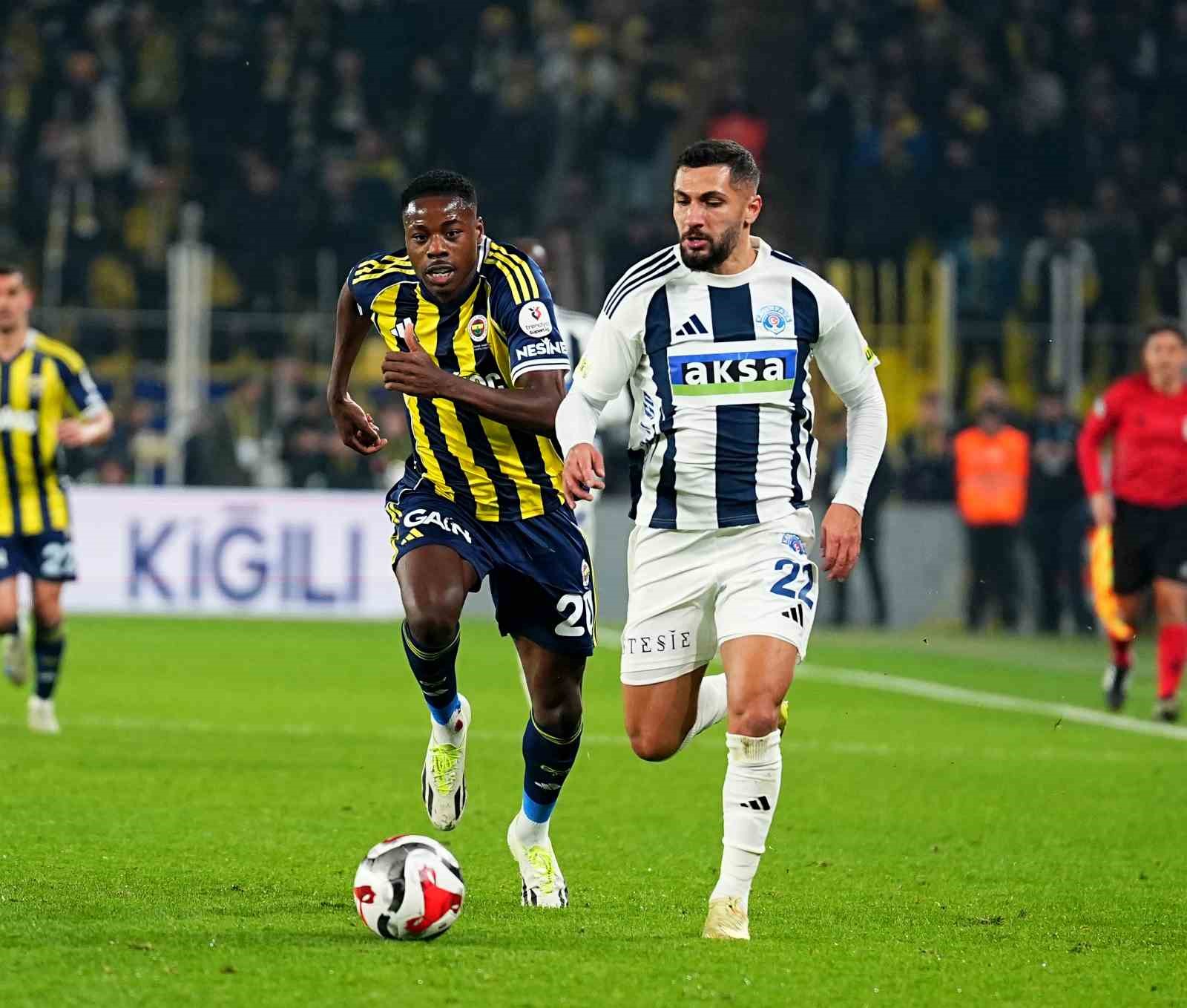 Trendyol Süper Lig: Fenerbahçe: 0 - Kasımpaşa: 0 (İlk yarı)
