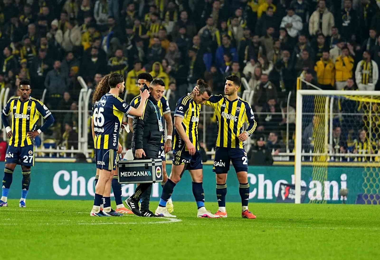 Trendyol Süper Lig: Fenerbahçe: 0 - Kasımpaşa: 0 (İlk yarı)
