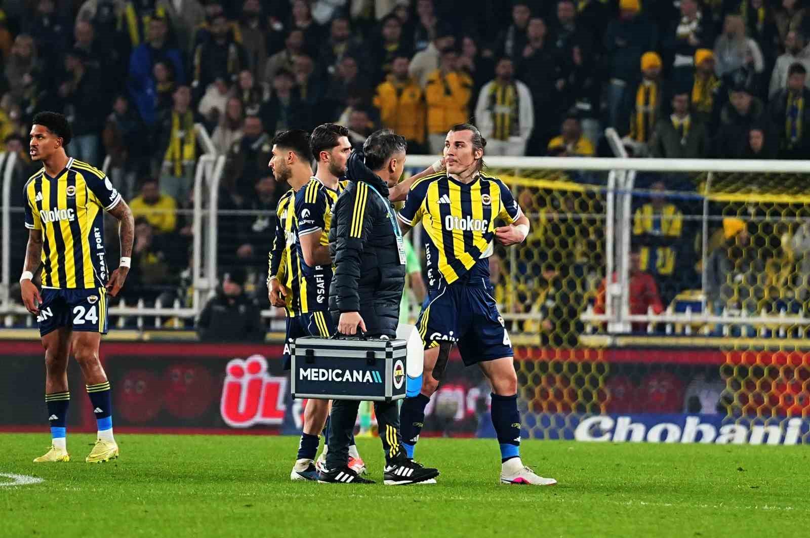 Trendyol Süper Lig: Fenerbahçe: 0 - Kasımpaşa: 0 (İlk yarı)

