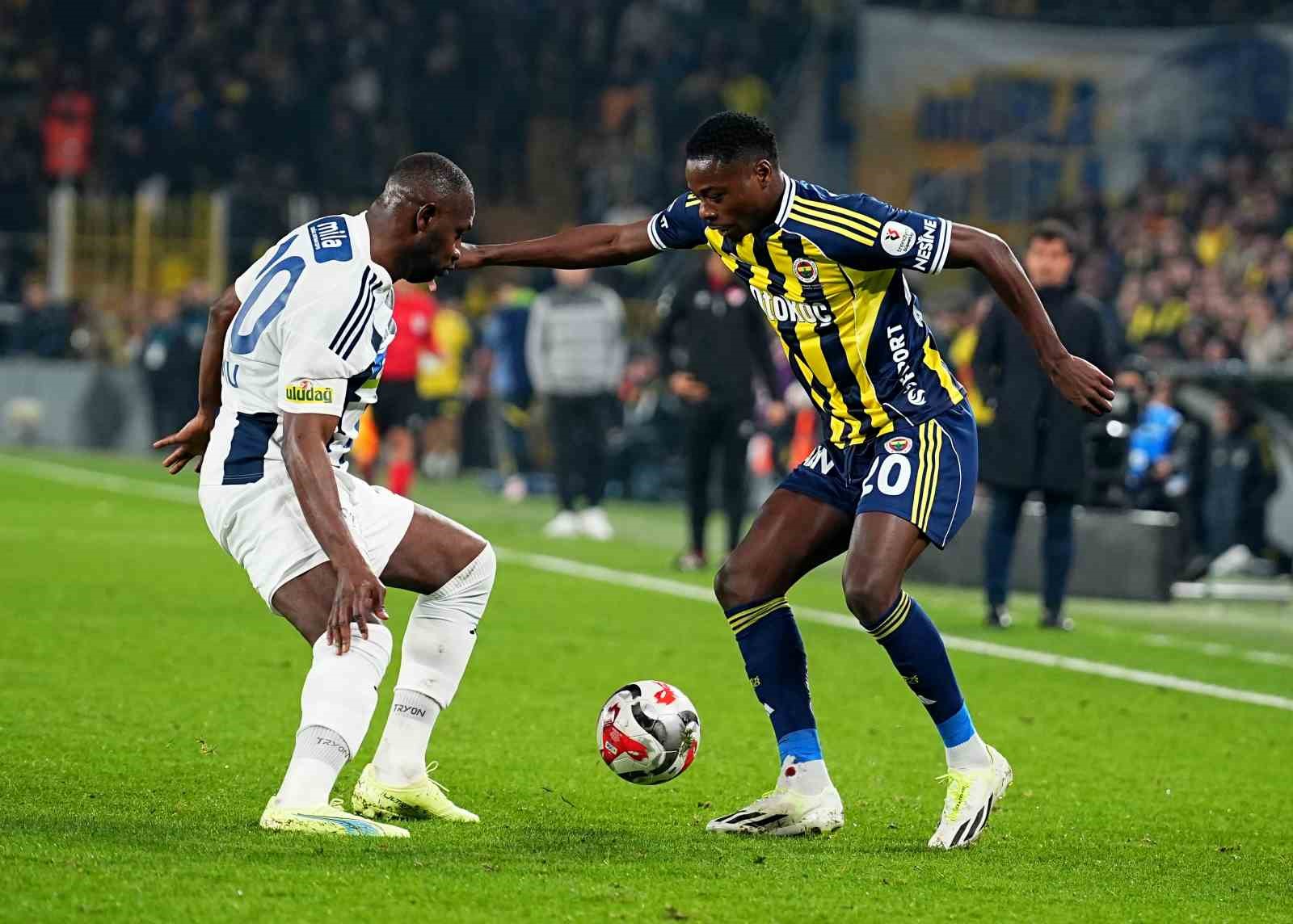 Trendyol Süper Lig: Fenerbahçe: 0 - Kasımpaşa: 0 (İlk yarı)
