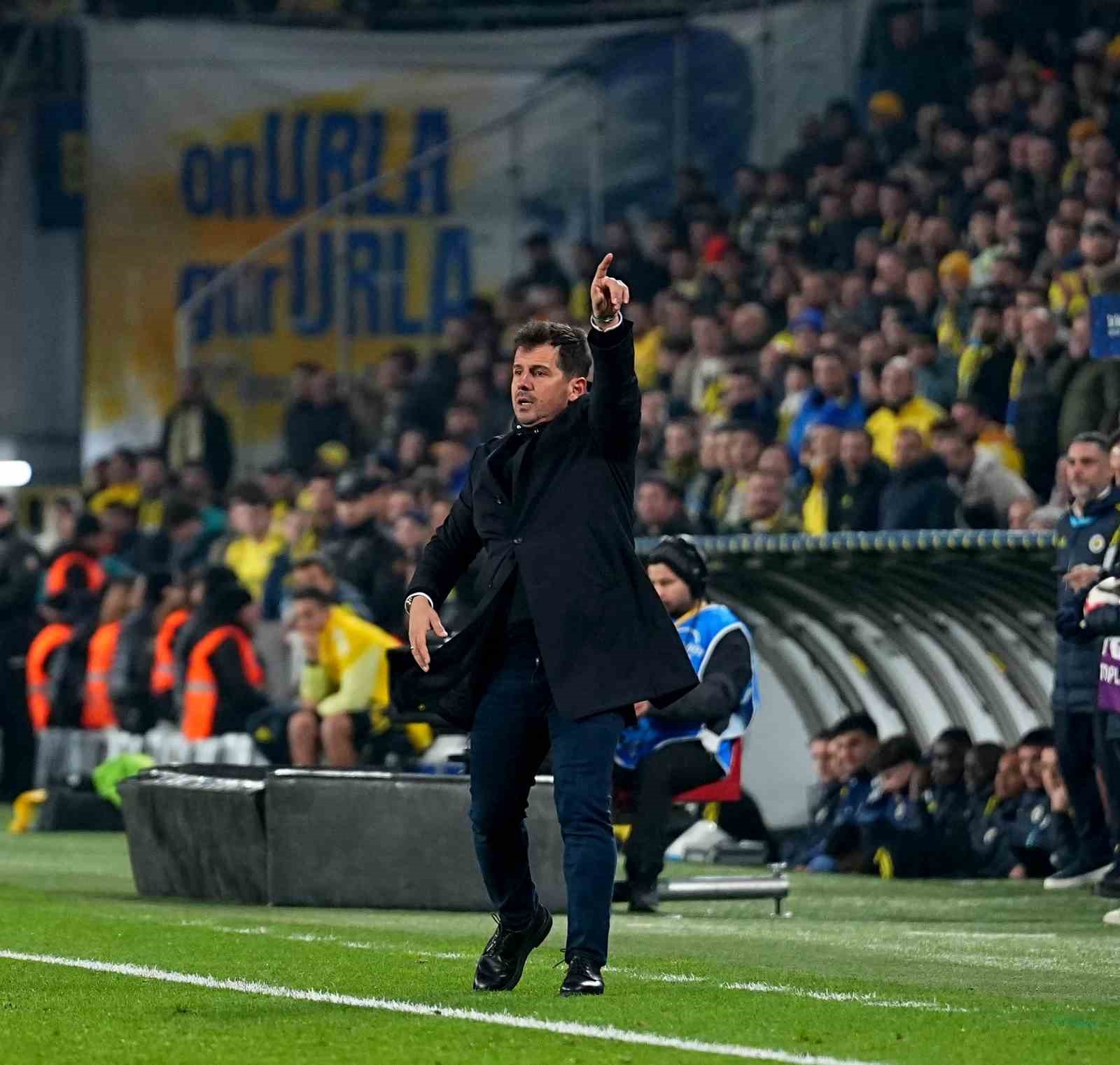 Trendyol Süper Lig: Fenerbahçe: 0 - Kasımpaşa: 0 (İlk yarı)
