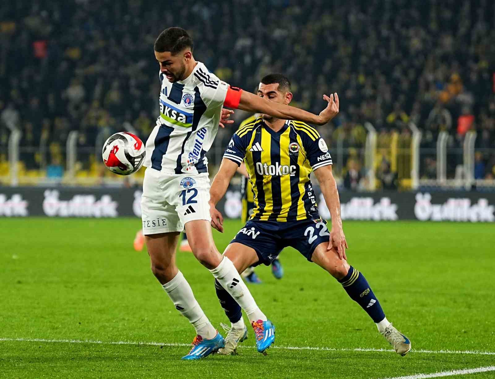Trendyol Süper Lig: Fenerbahçe: 0 - Kasımpaşa: 0 (İlk yarı)
