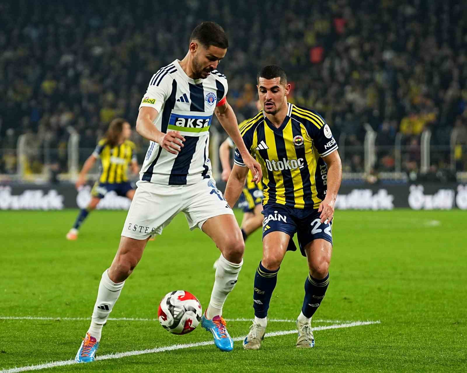 Trendyol Süper Lig: Fenerbahçe: 0 - Kasımpaşa: 0 (İlk yarı)
