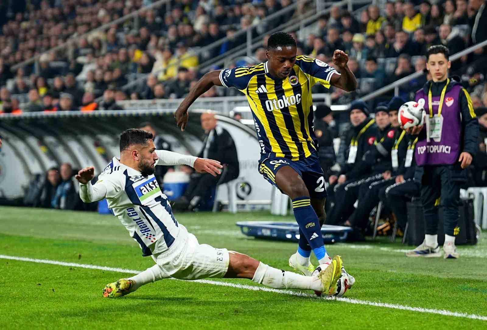 Trendyol Süper Lig: Fenerbahçe: 0 - Kasımpaşa: 0 (İlk yarı)
