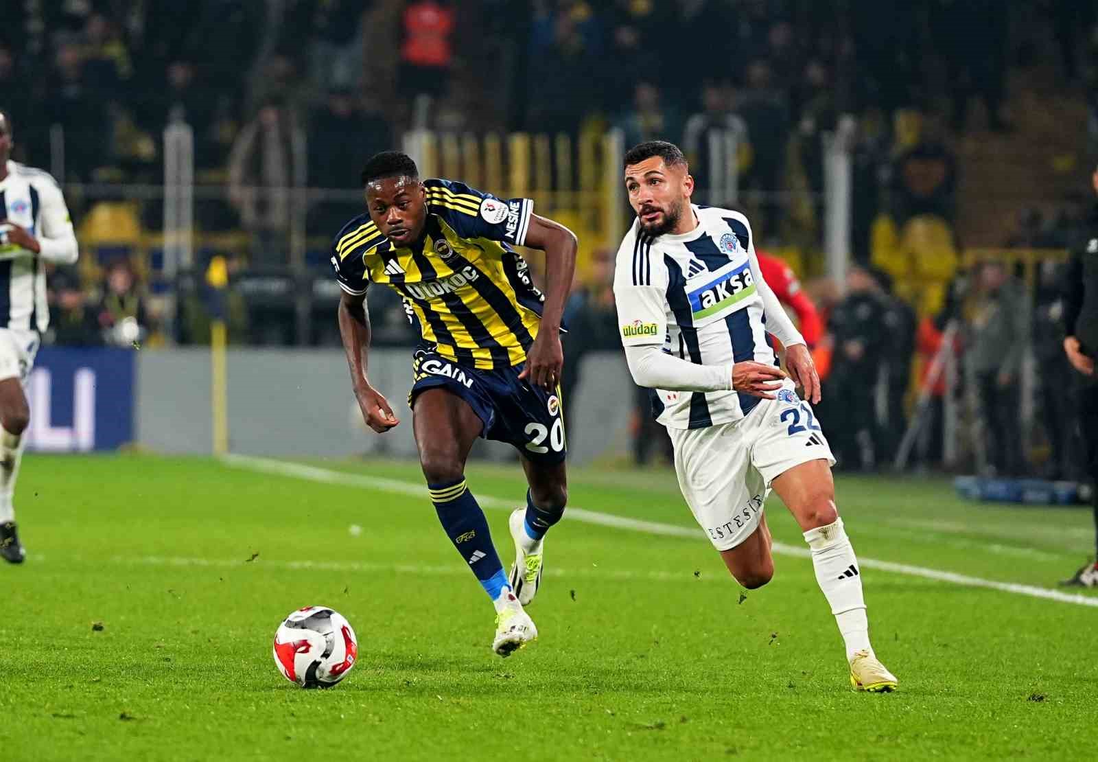 Trendyol Süper Lig: Fenerbahçe: 0 - Kasımpaşa: 0 (İlk yarı)
