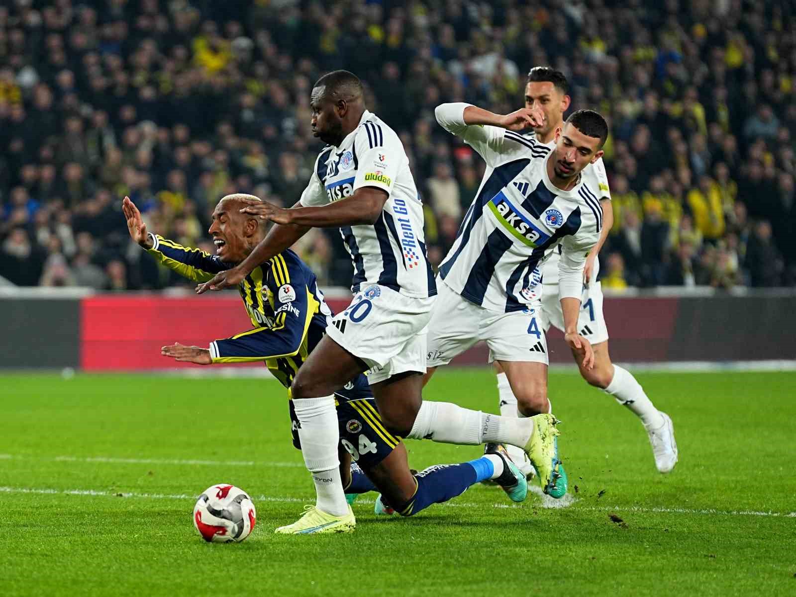 Trendyol Süper Lig: Fenerbahçe: 0 - Kasımpaşa: 0 (Maç devam ediyor)
