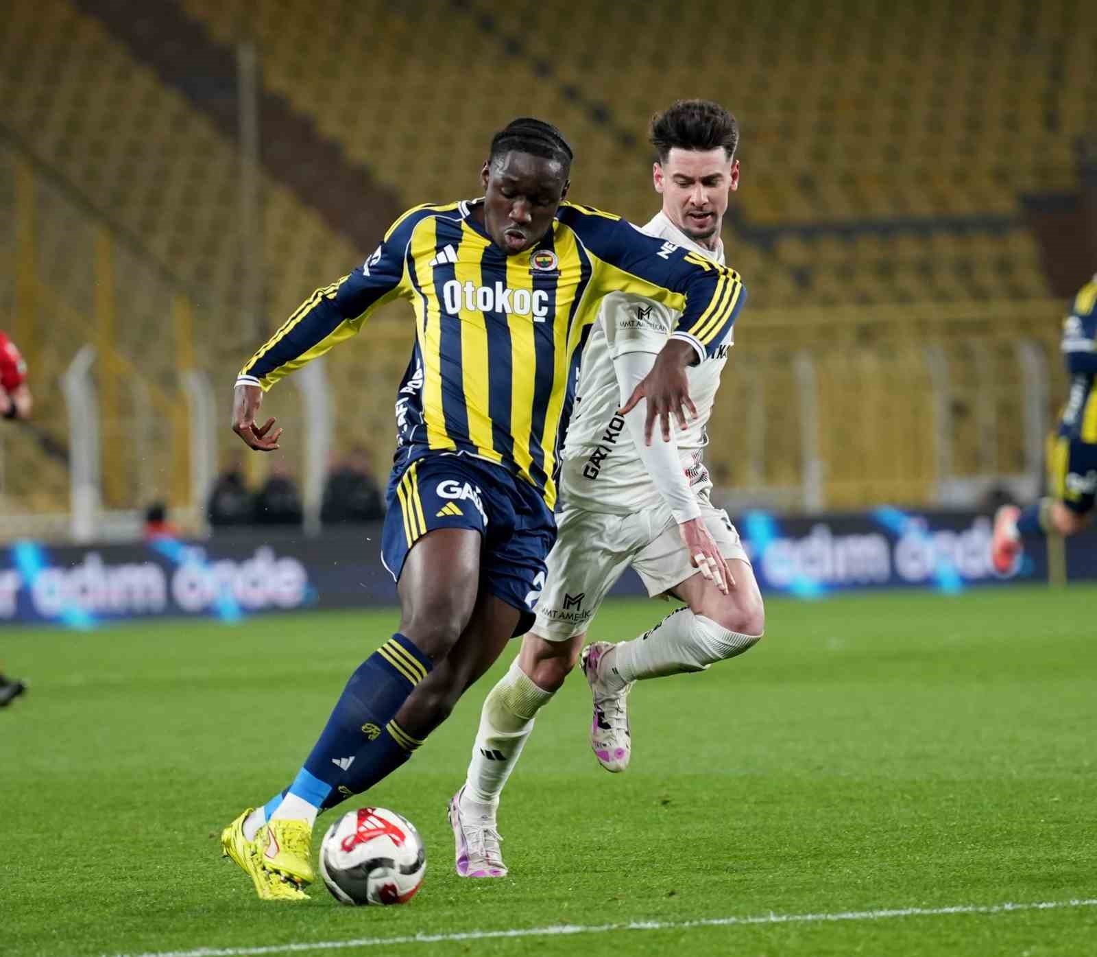 Trendyol Süper Lig: Fenerbahçe: 1 - Gaziantep FK: 0 (İlk yarı)
