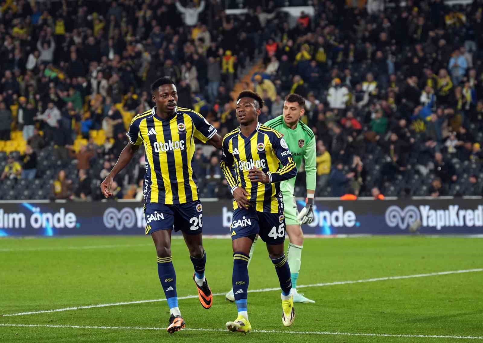 Trendyol Süper Lig: Fenerbahçe: 1 - Gaziantep FK: 0 (İlk yarı)
