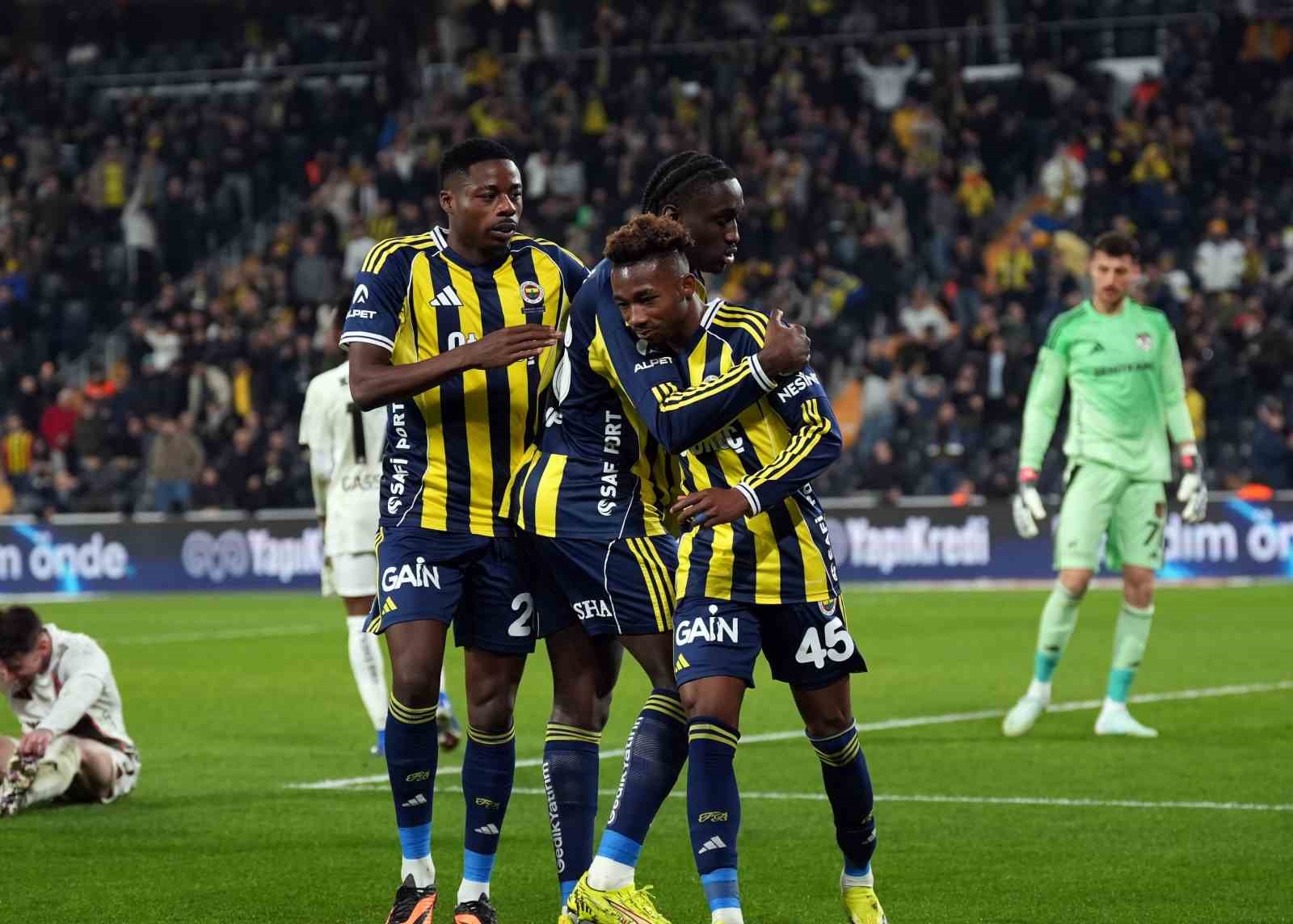 Trendyol Süper Lig: Fenerbahçe: 1 - Gaziantep FK: 0 (İlk yarı)
