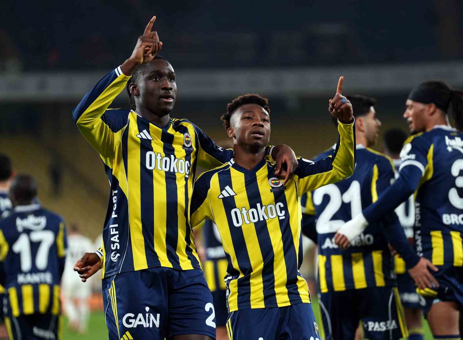 Trendyol Süper Lig: Fenerbahçe: 1 - Gaziantep FK: 0 (İlk yarı)

