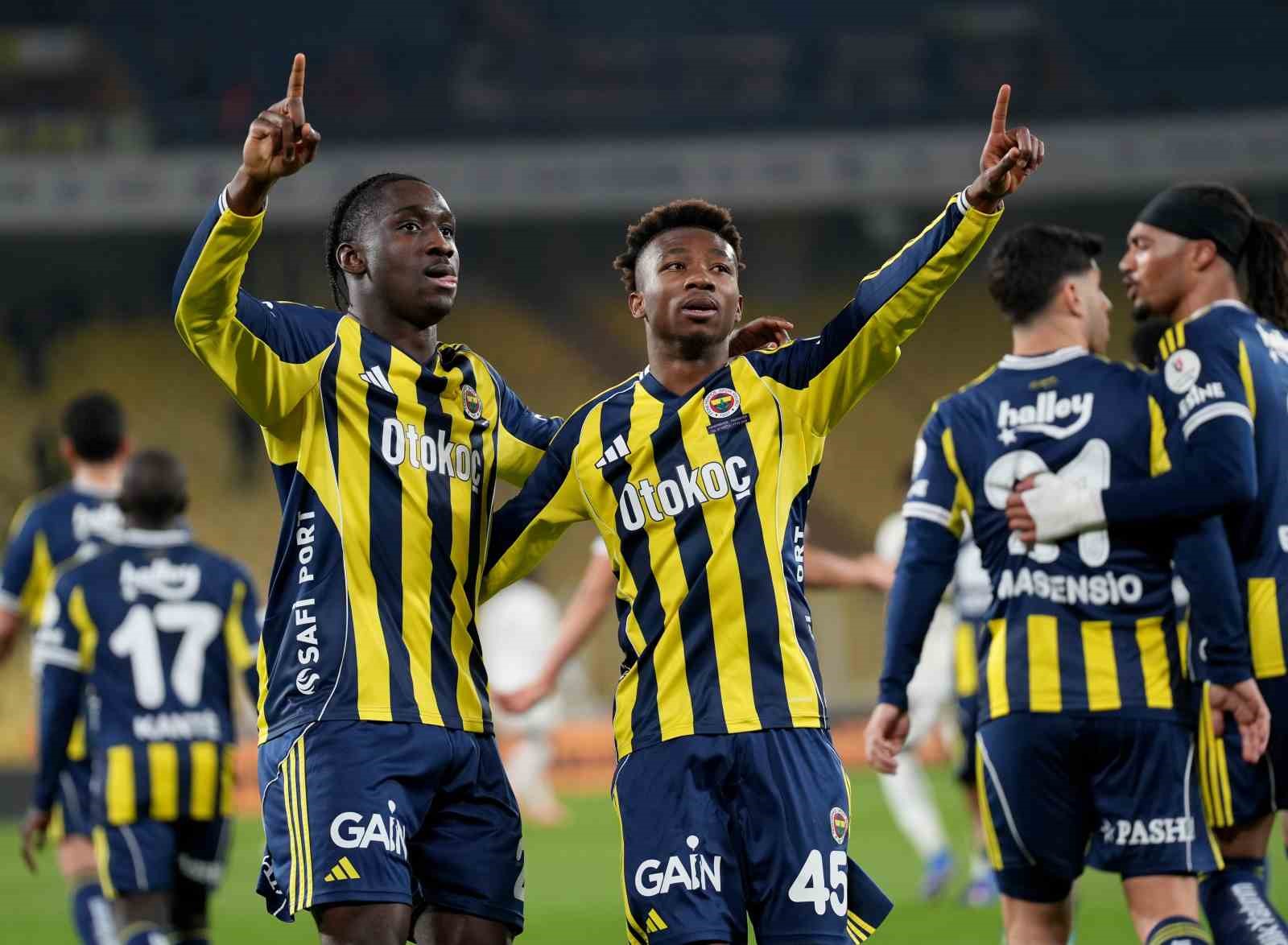 Trendyol Süper Lig: Fenerbahçe: 1 - Gaziantep FK: 0 (İlk yarı)

