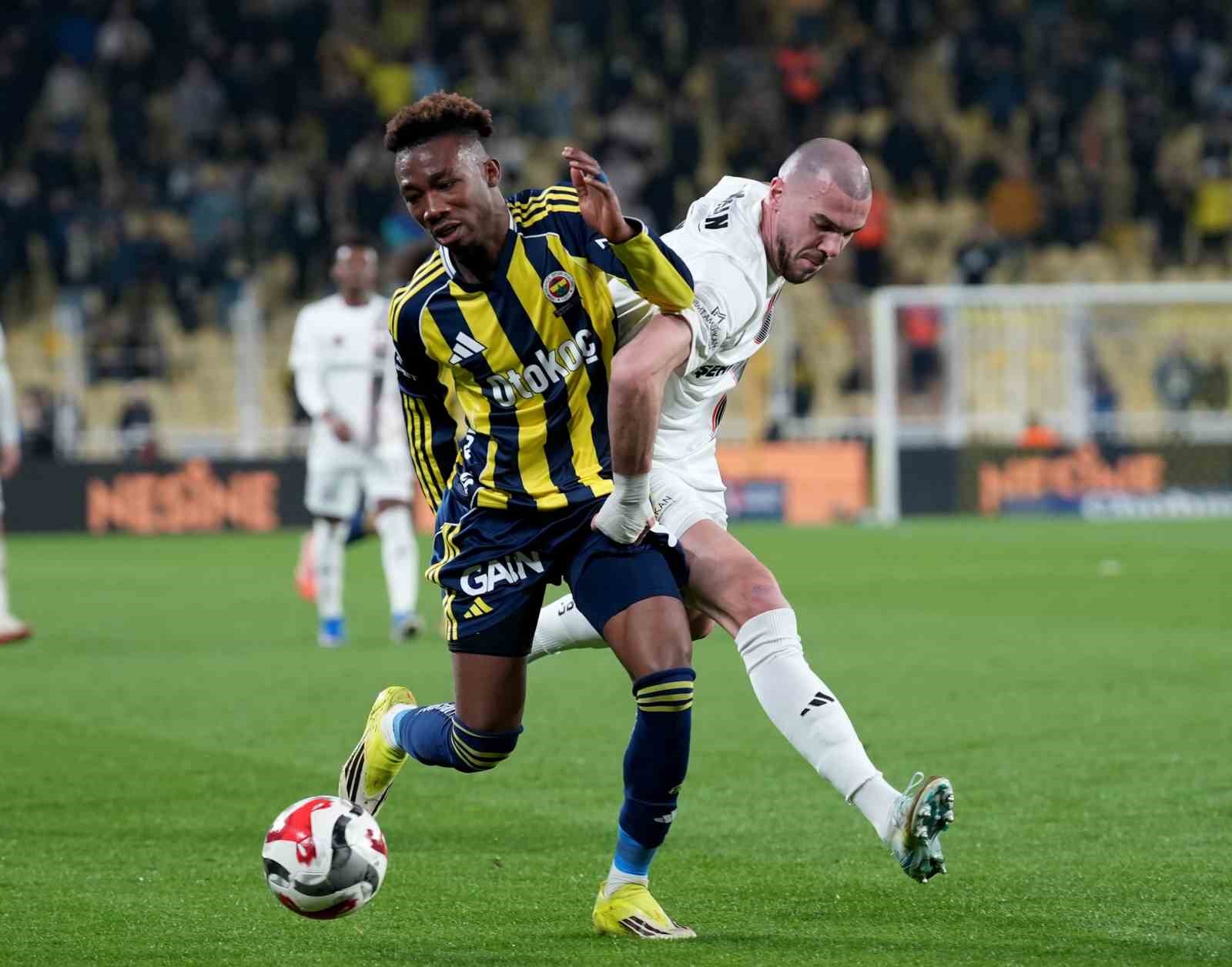 Trendyol Süper Lig: Fenerbahçe: 1 - Gaziantep FK: 0 (İlk yarı)
