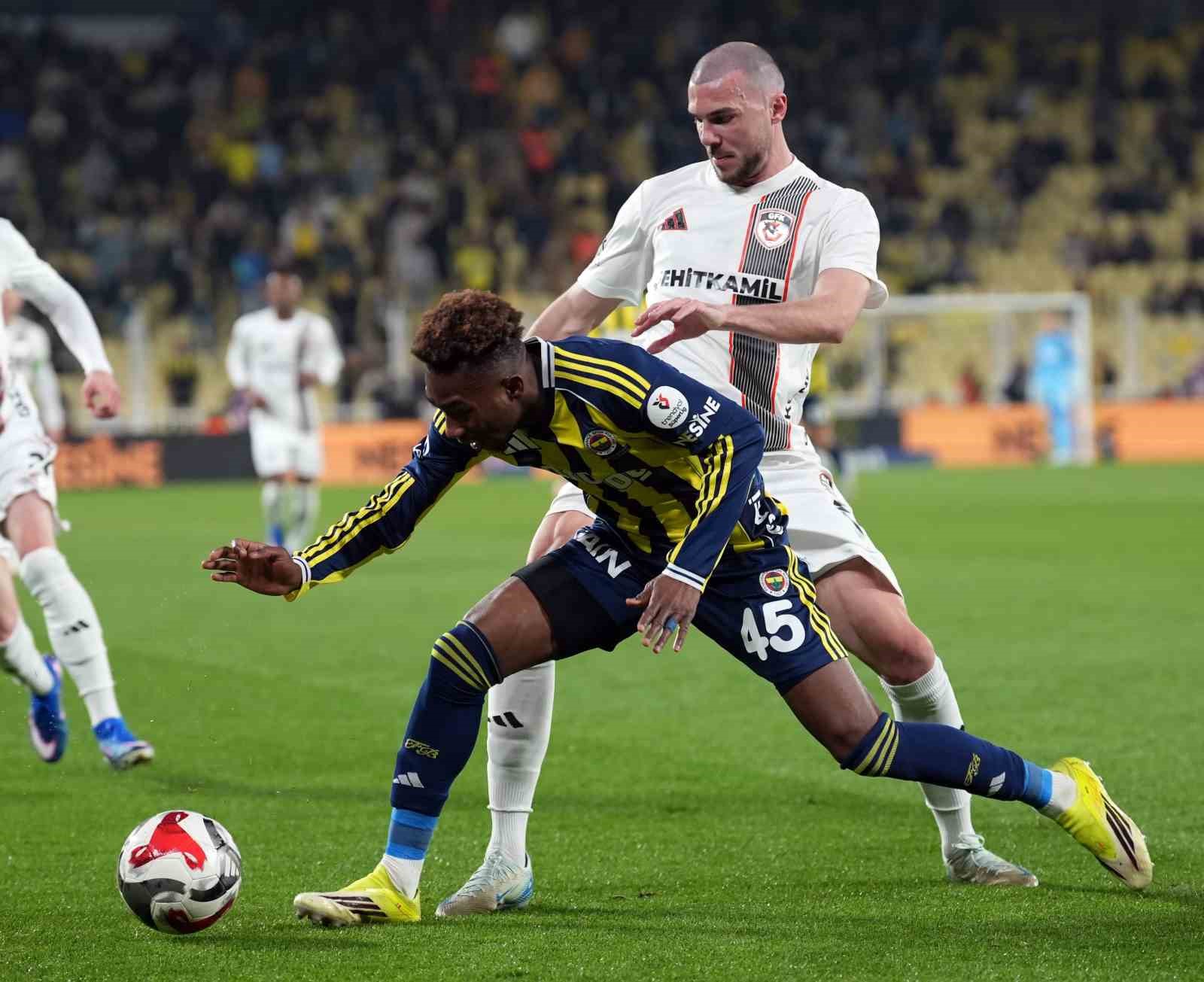Trendyol Süper Lig: Fenerbahçe: 1 - Gaziantep FK: 0 (İlk yarı)
