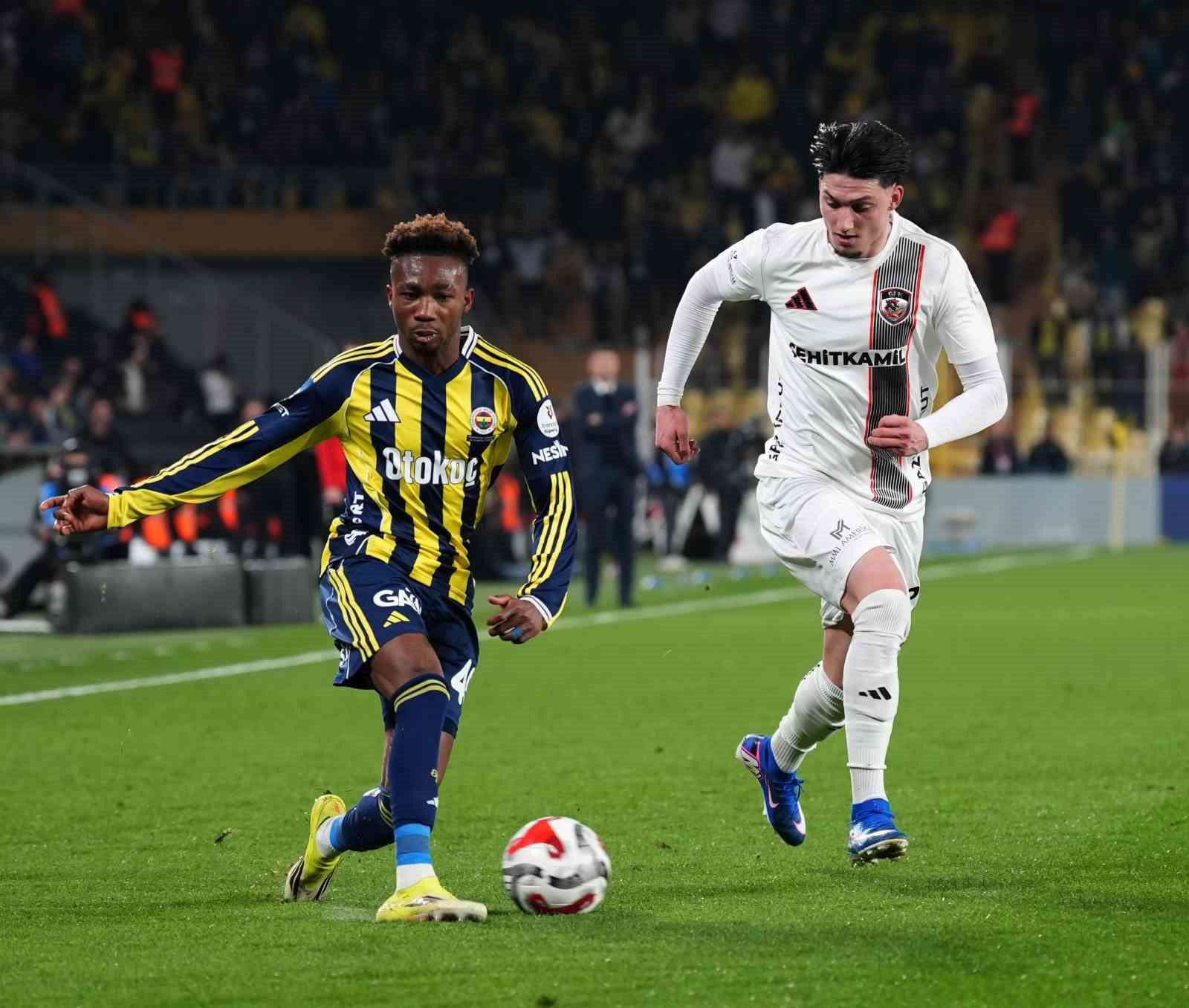 Trendyol Süper Lig: Fenerbahçe: 1 - Gaziantep FK: 0 (İlk yarı)
