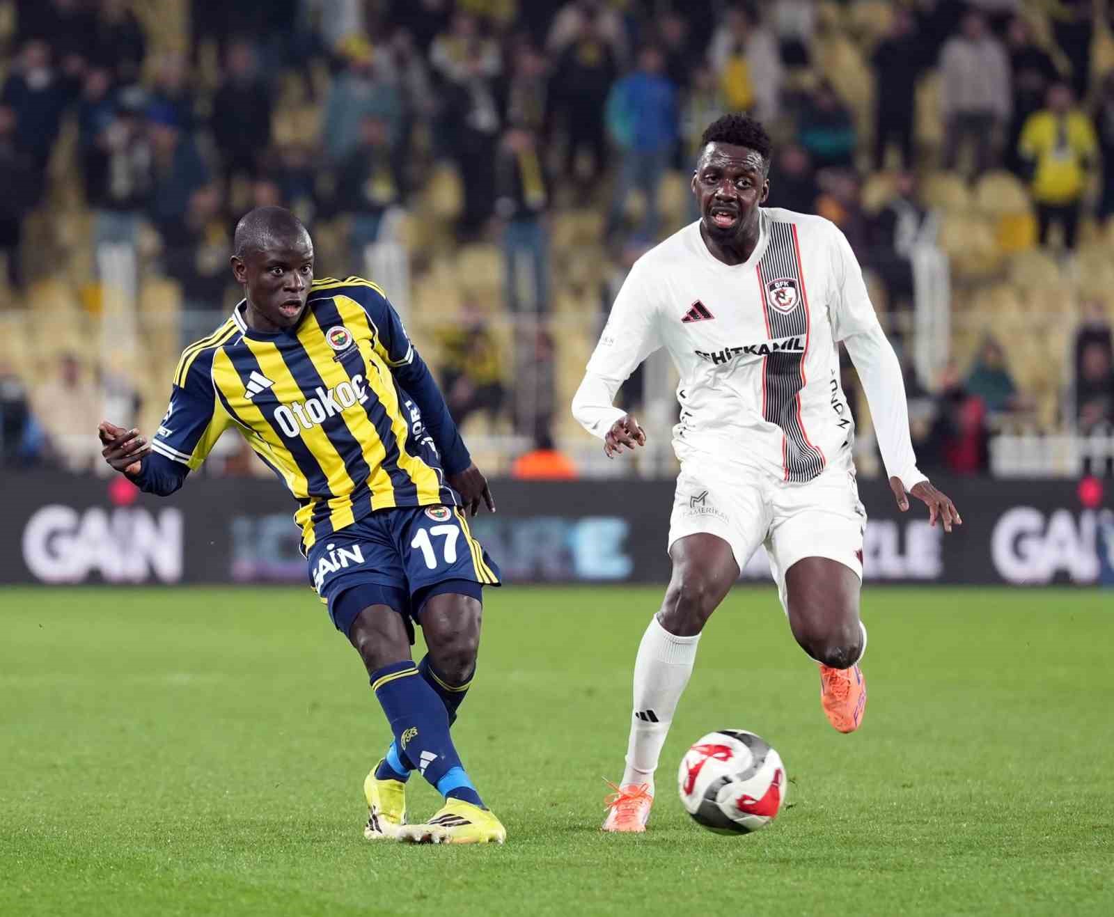 Trendyol Süper Lig: Fenerbahçe: 1 - Gaziantep FK: 0 (İlk yarı)
