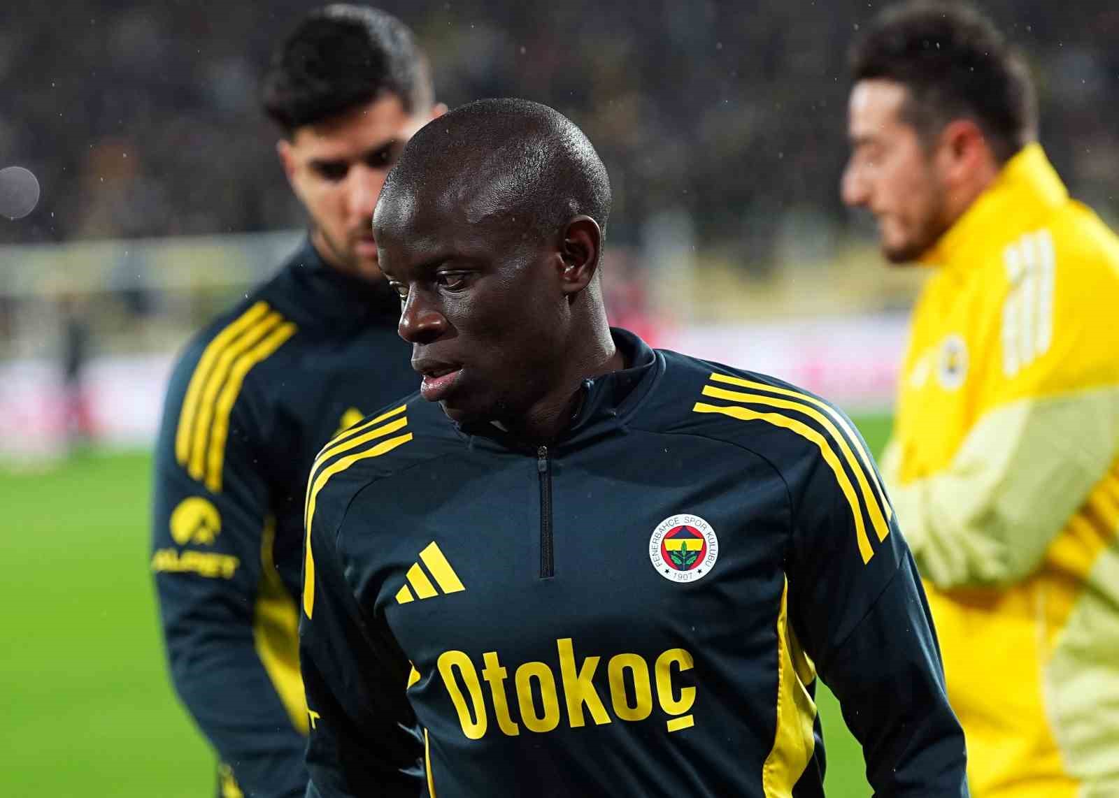 Trendyol Süper Lig: Fenerbahçe: 1 - Gençlerbirliği: 0 (Maç devam ediyor)
