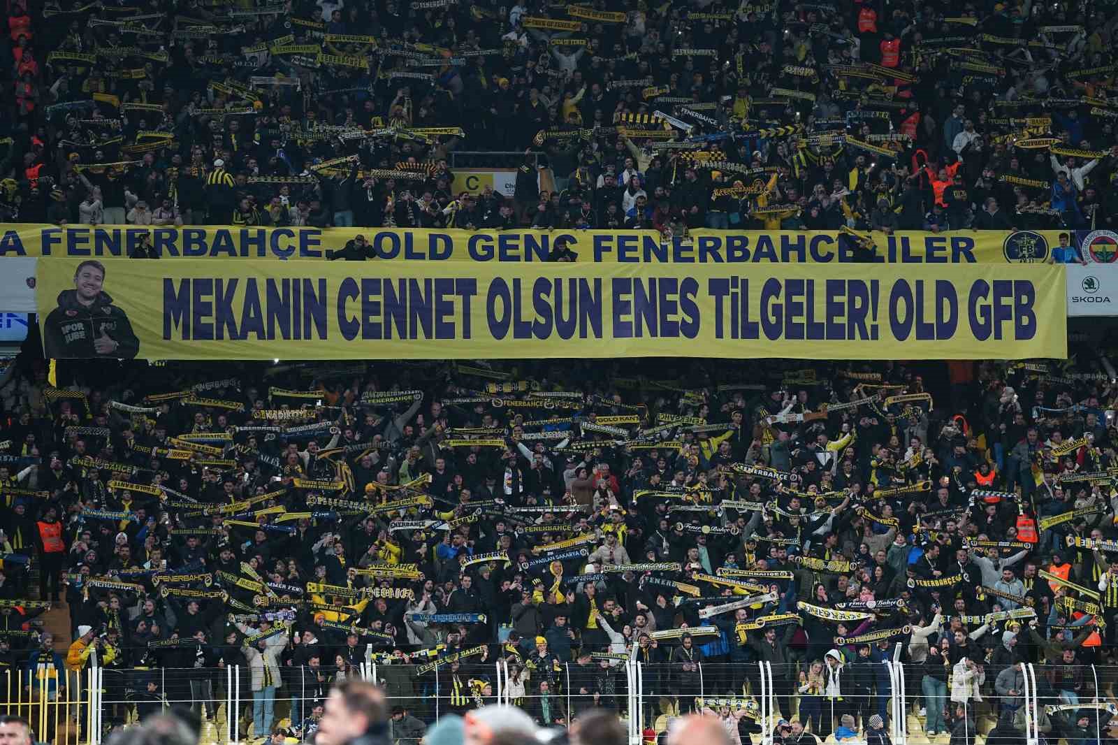 Trendyol Süper Lig: Fenerbahçe: 1 - Gençlerbirliği: 0 (Maç devam ediyor)
