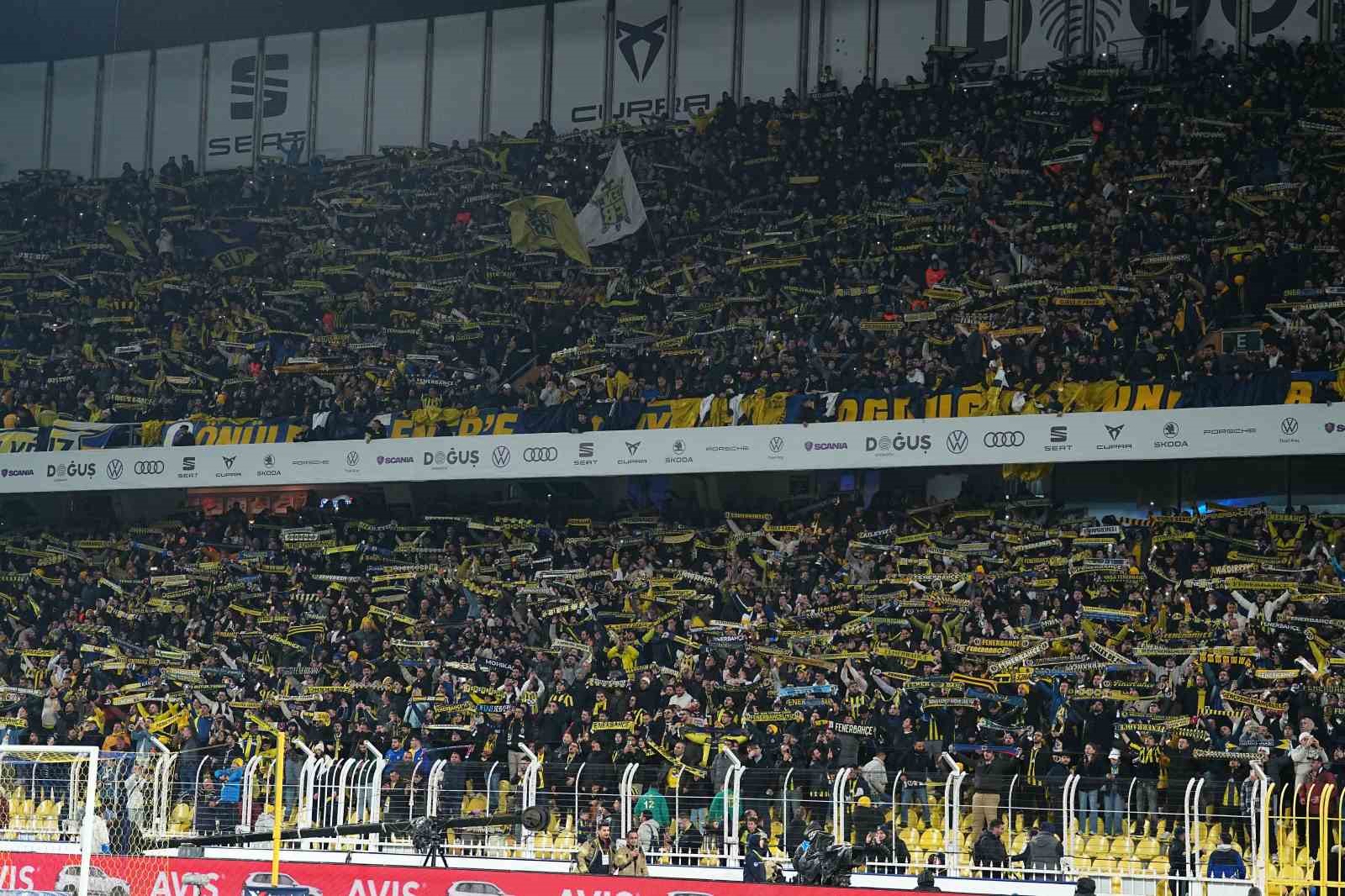 Trendyol Süper Lig: Fenerbahçe: 1 - Gençlerbirliği: 0 (Maç devam ediyor)
